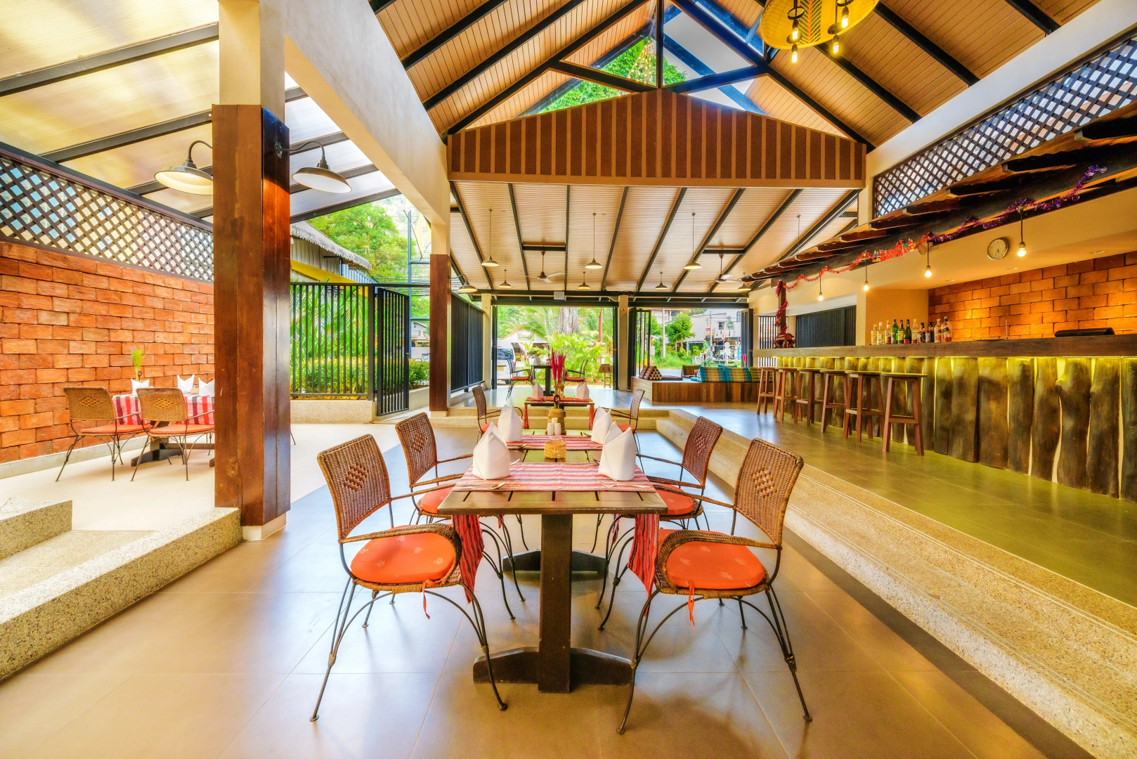 The Leaf On The Sands by Katathani