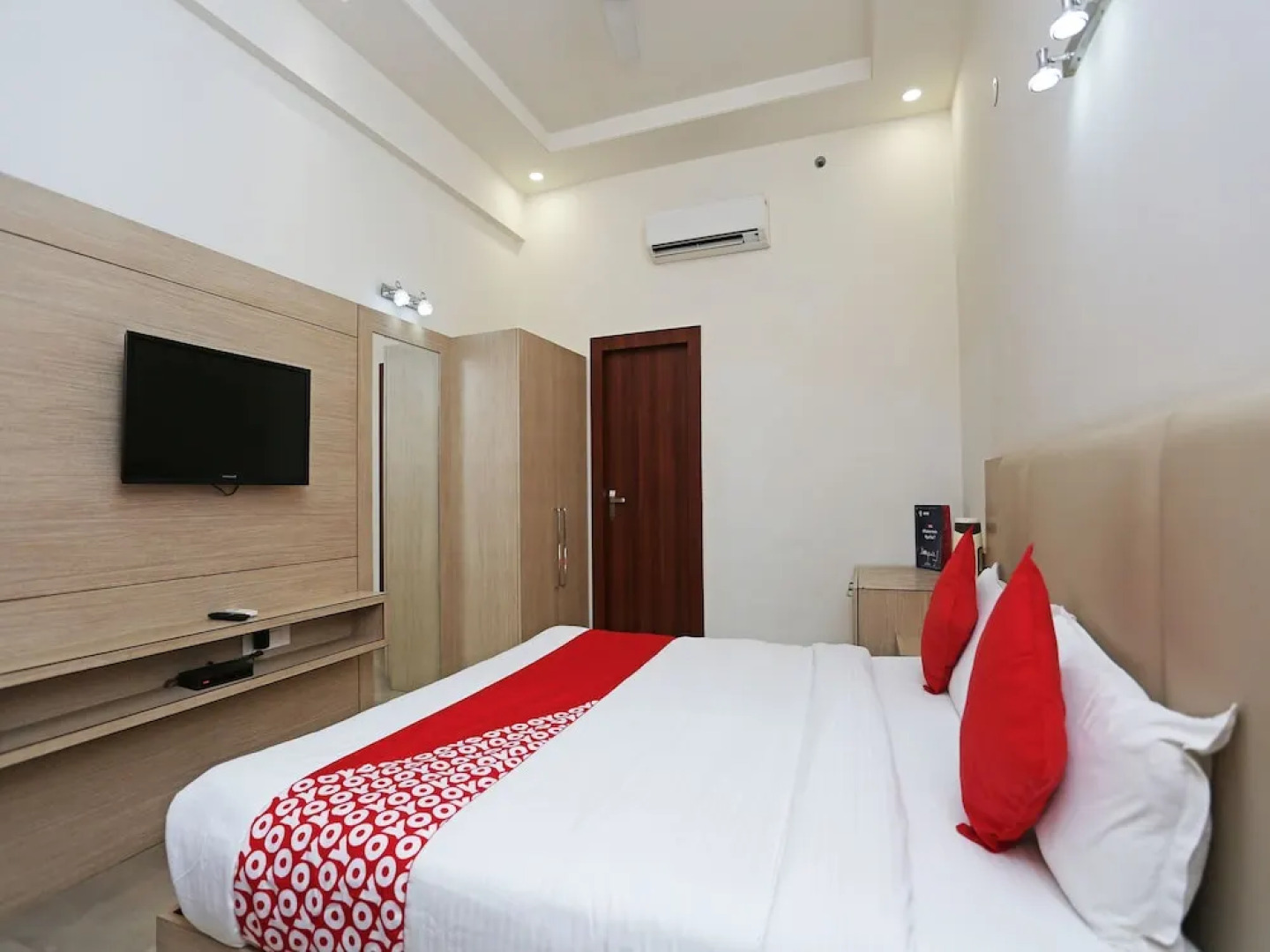 OYO 16768 Hotel Lotus Grand