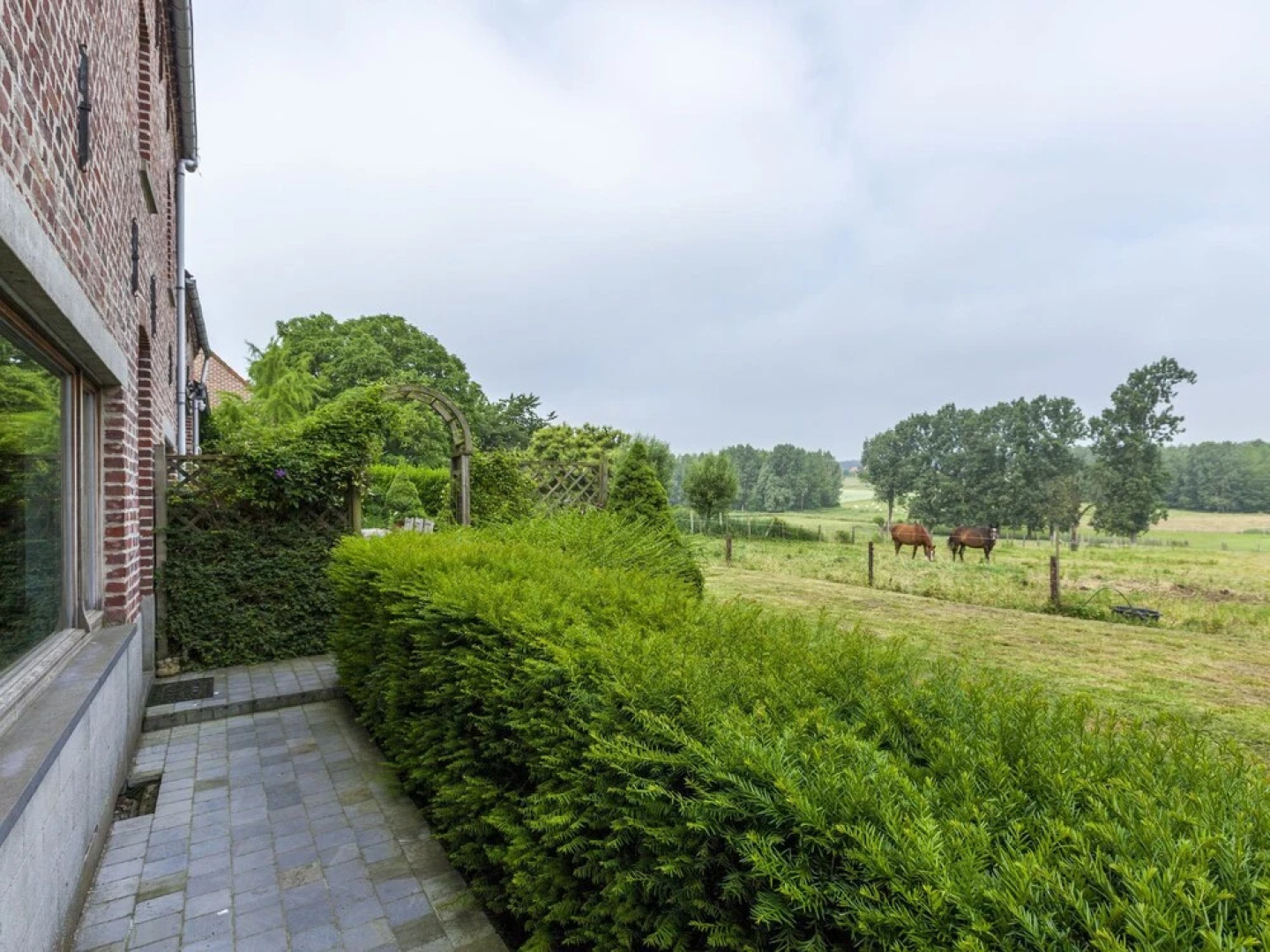 Elegant Farmhouse in Michelbeke - Brakel With Terrace, Garden