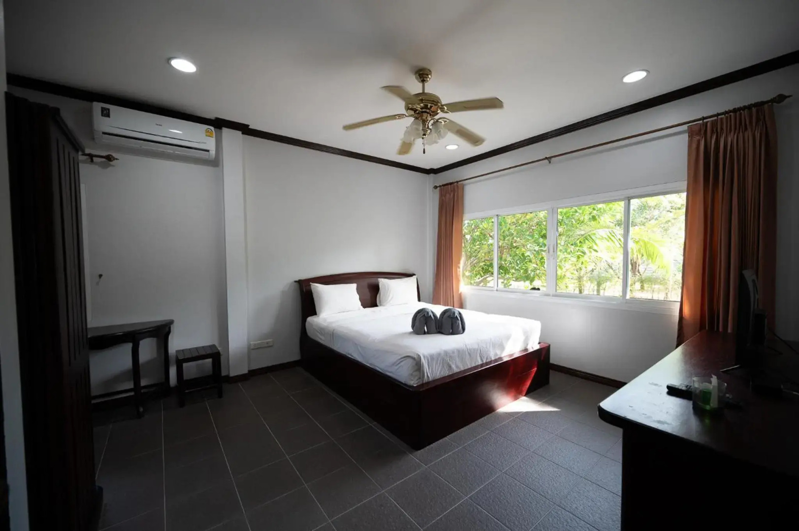 Baan Faa Talaychan Resort