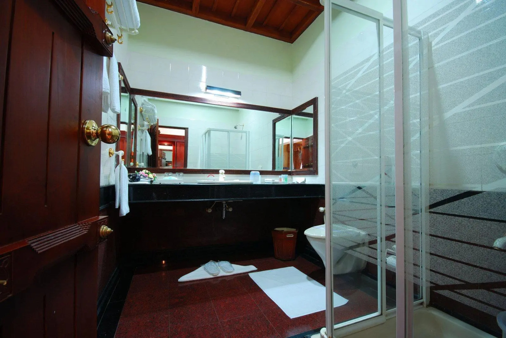 Sterling Lake Palace Alleppey