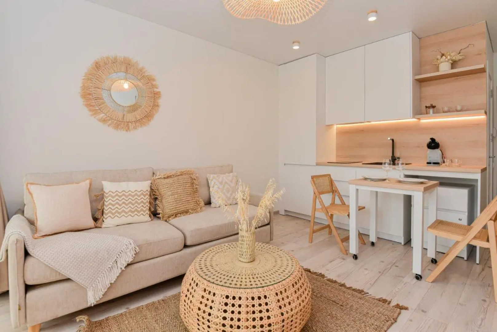 Stunning Seaside Studio with terrace and pool