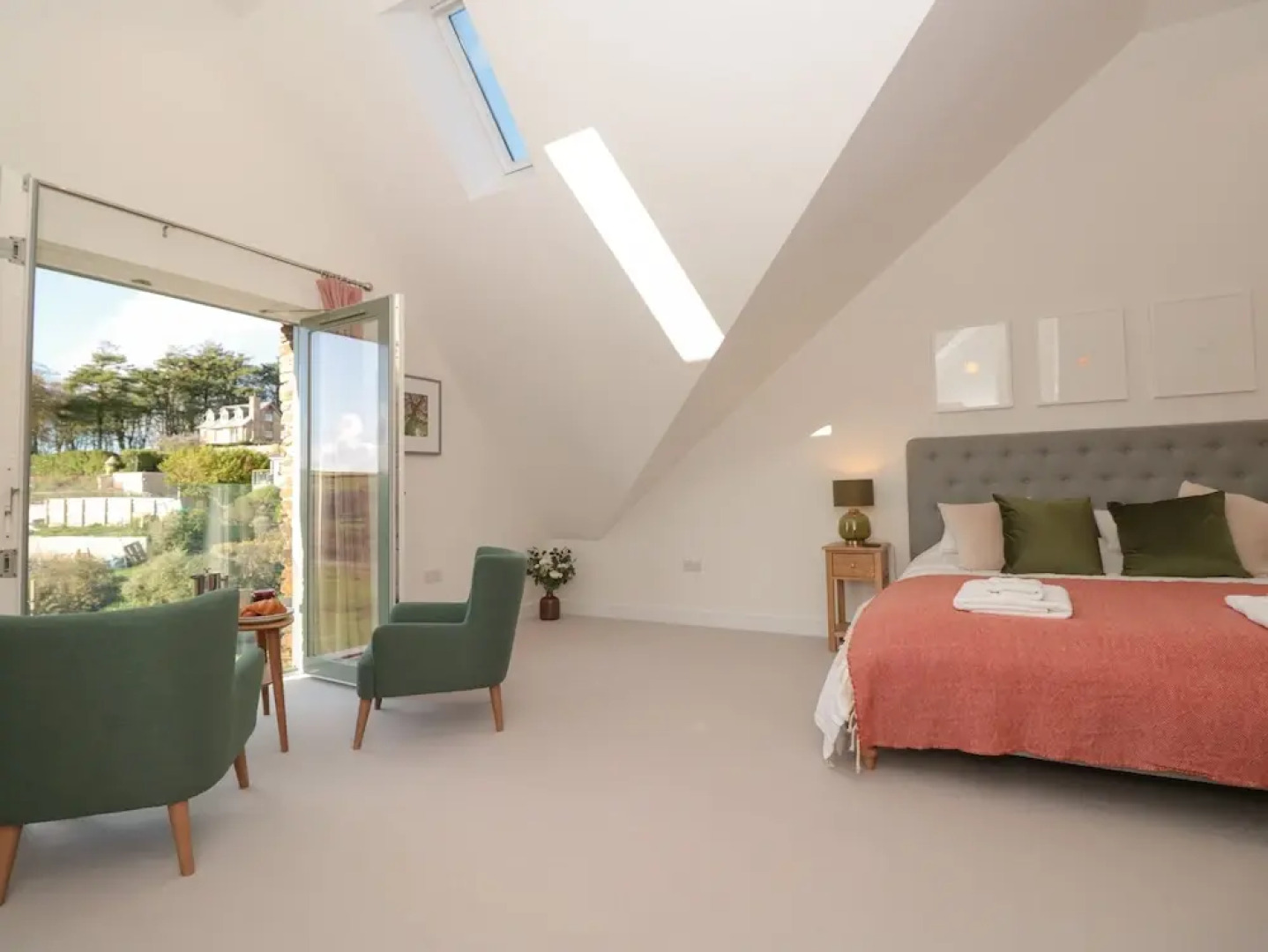 4 Court Terrace, Hillfield Village