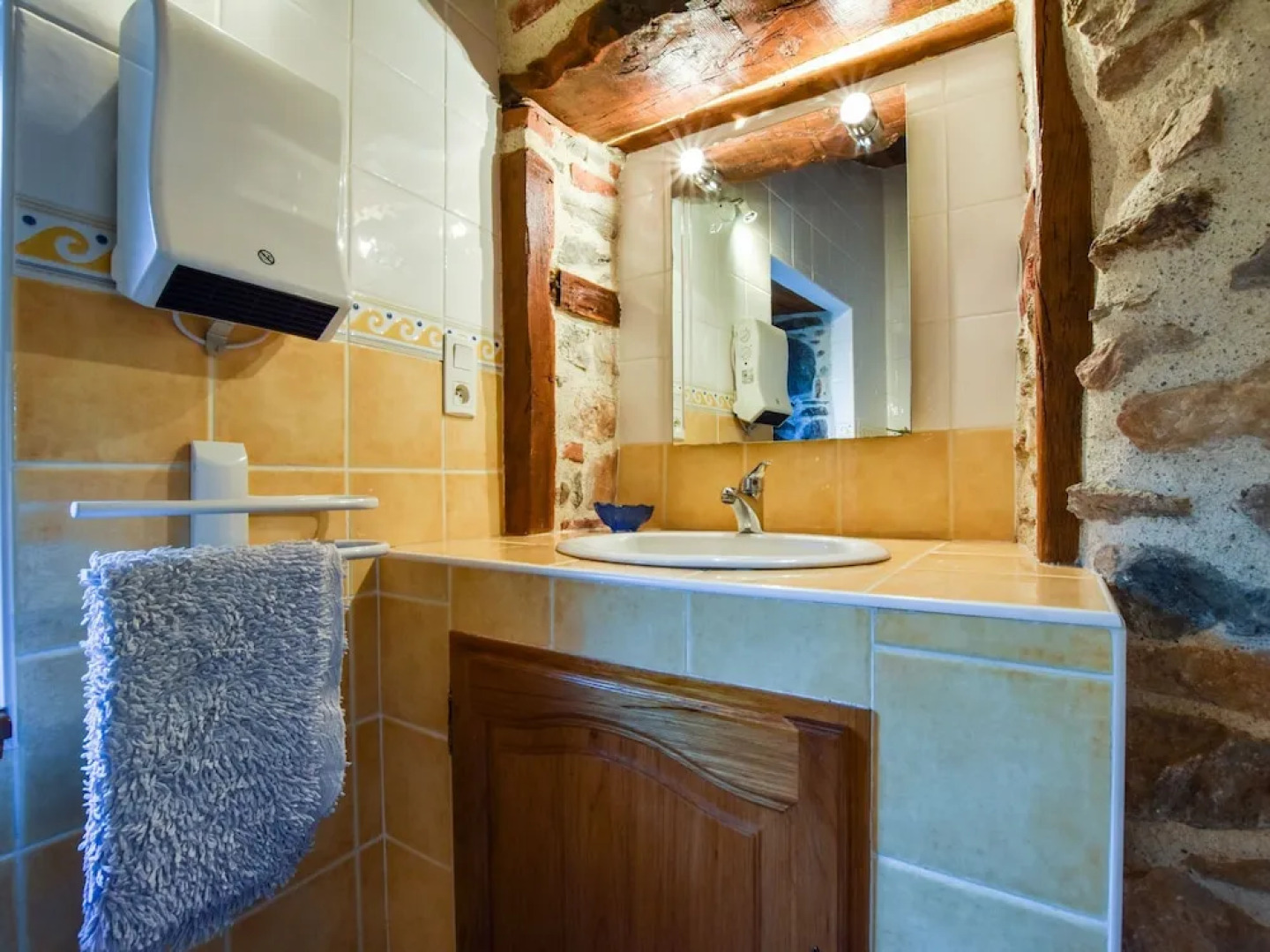 Charming Holiday Home in Saint-beauzire Near Forest