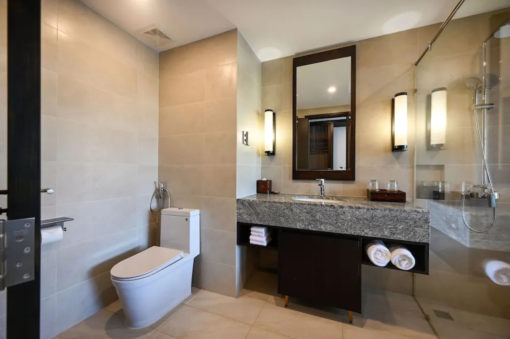 Emerald Ho Tram Resort