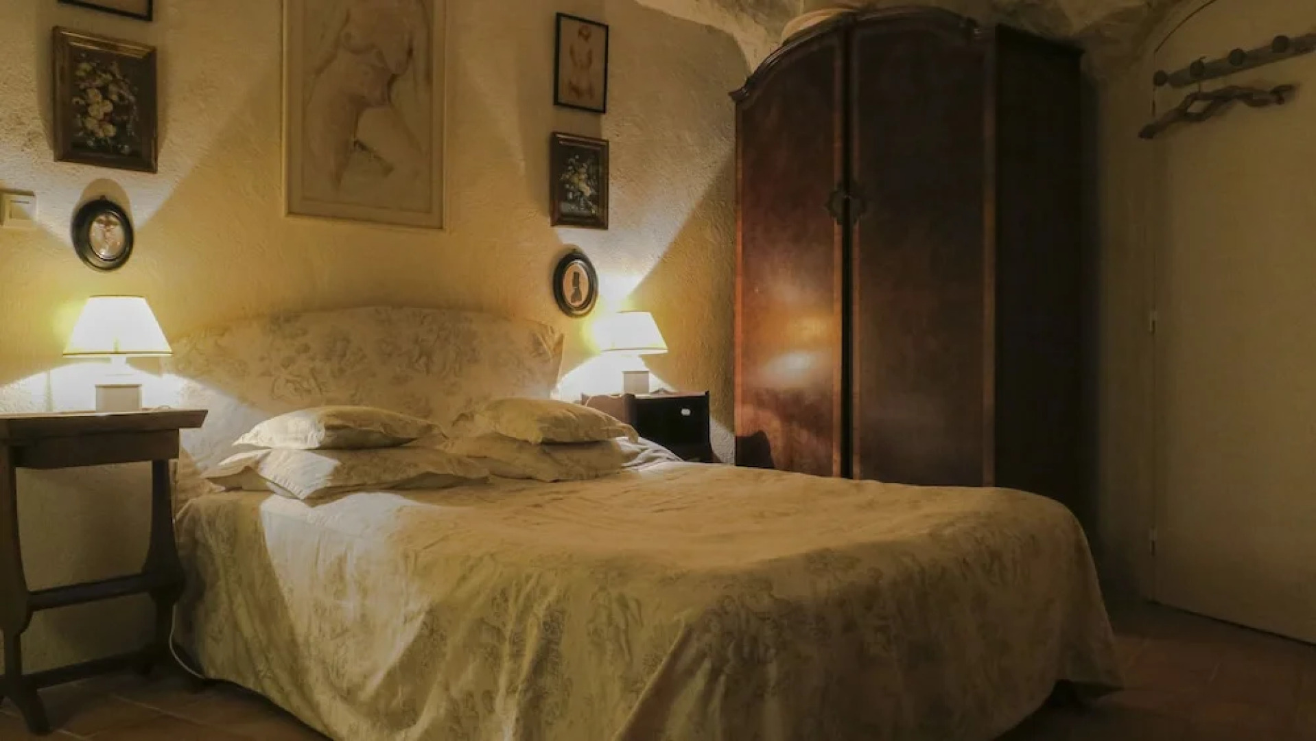 Chambre d'hôtes troglo  Cave de l'Eperon