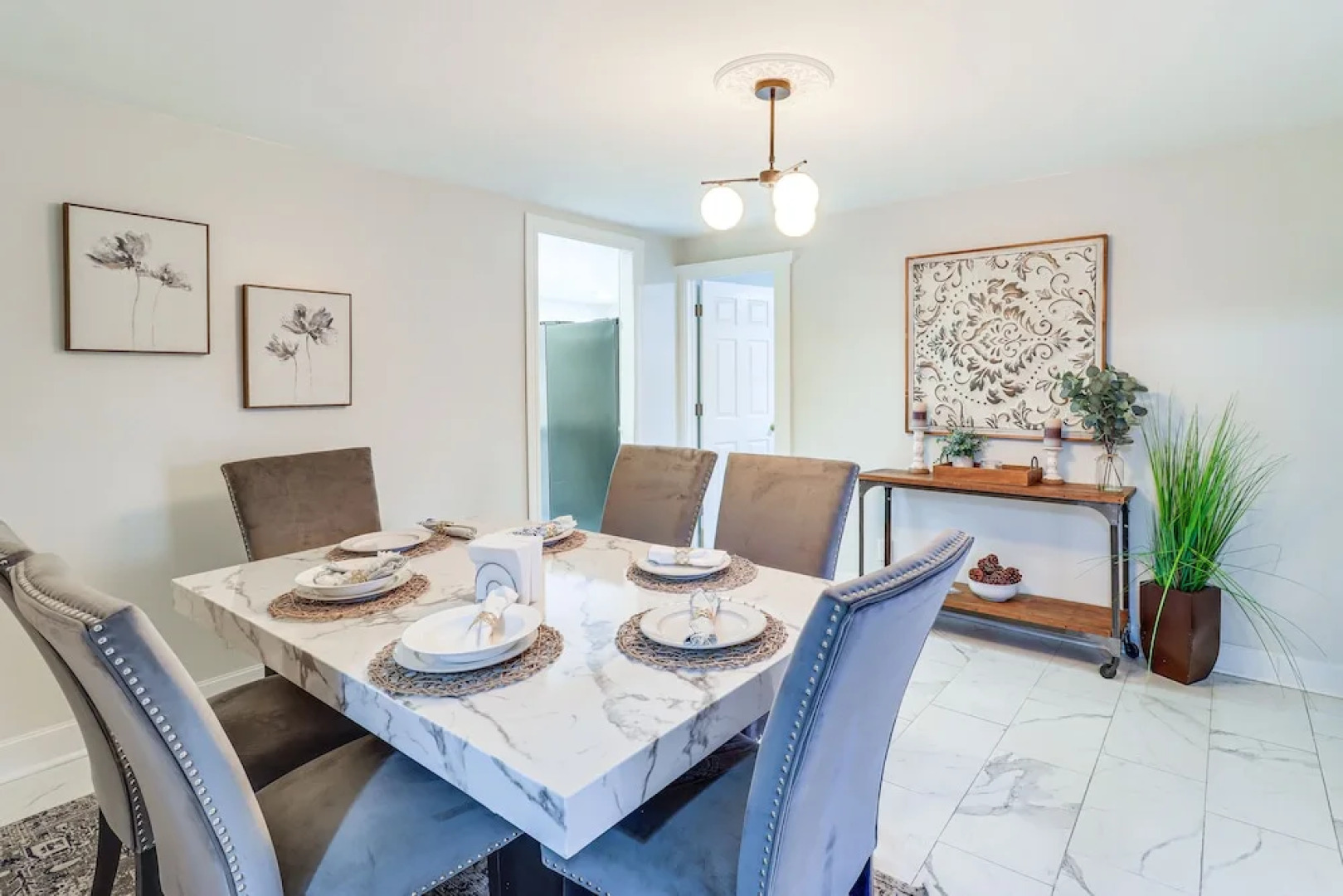 Michigan Retreat w/ Screened-in Porch, Near Lakes!