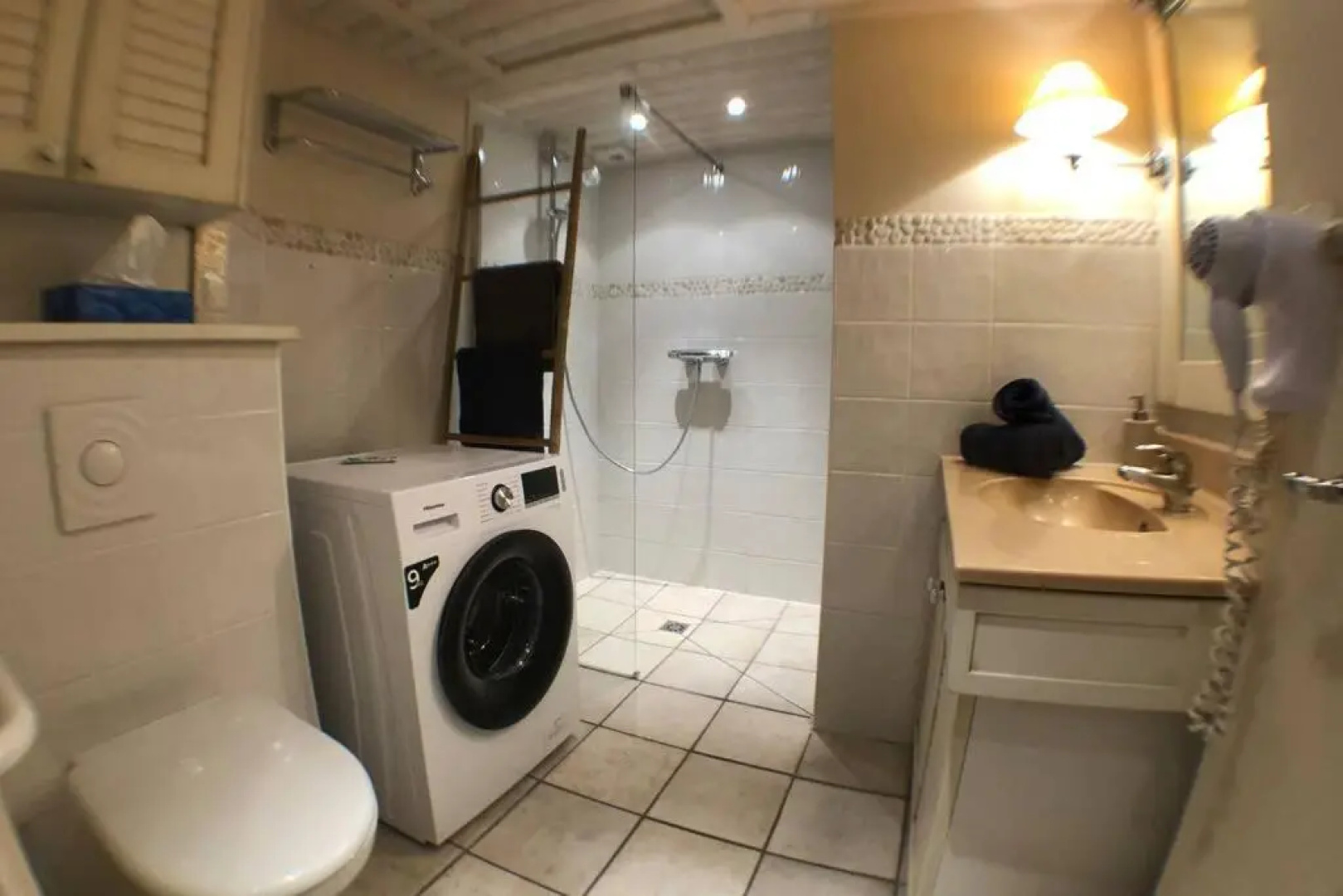 Rare : au bord du lac d’Annecy, cosy appartement en rez de jardin avec terrasse privative