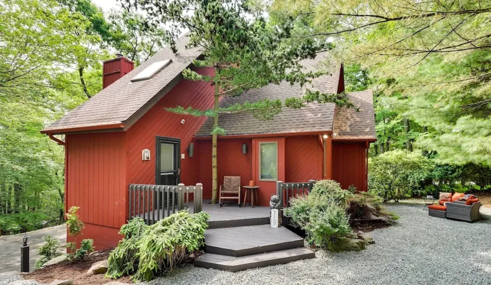 Outdoor Theater, Deck & Fire Pit: Poconos Retreat