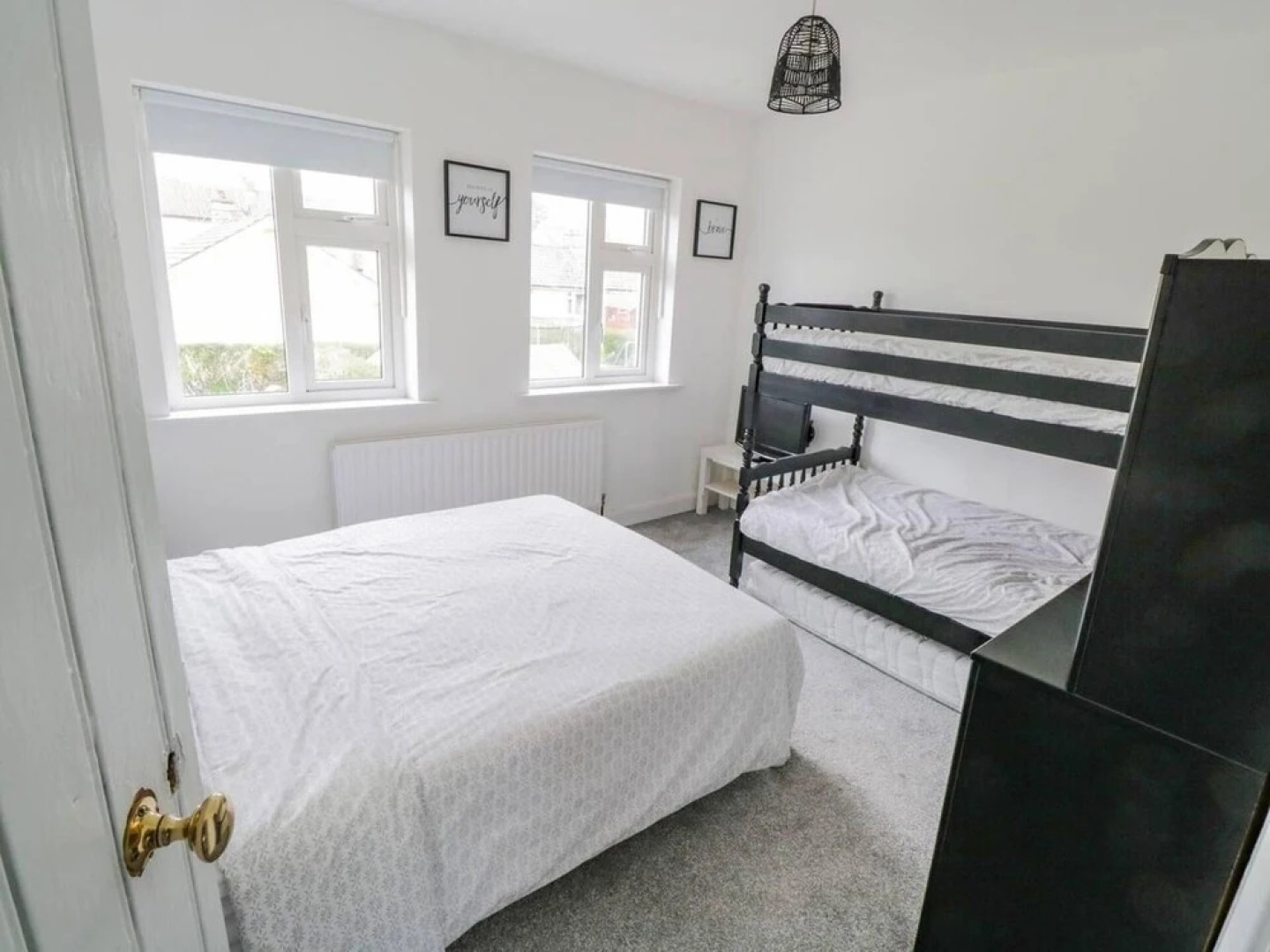 Beautiful Cottage With Gardens, Patio & Fireplace