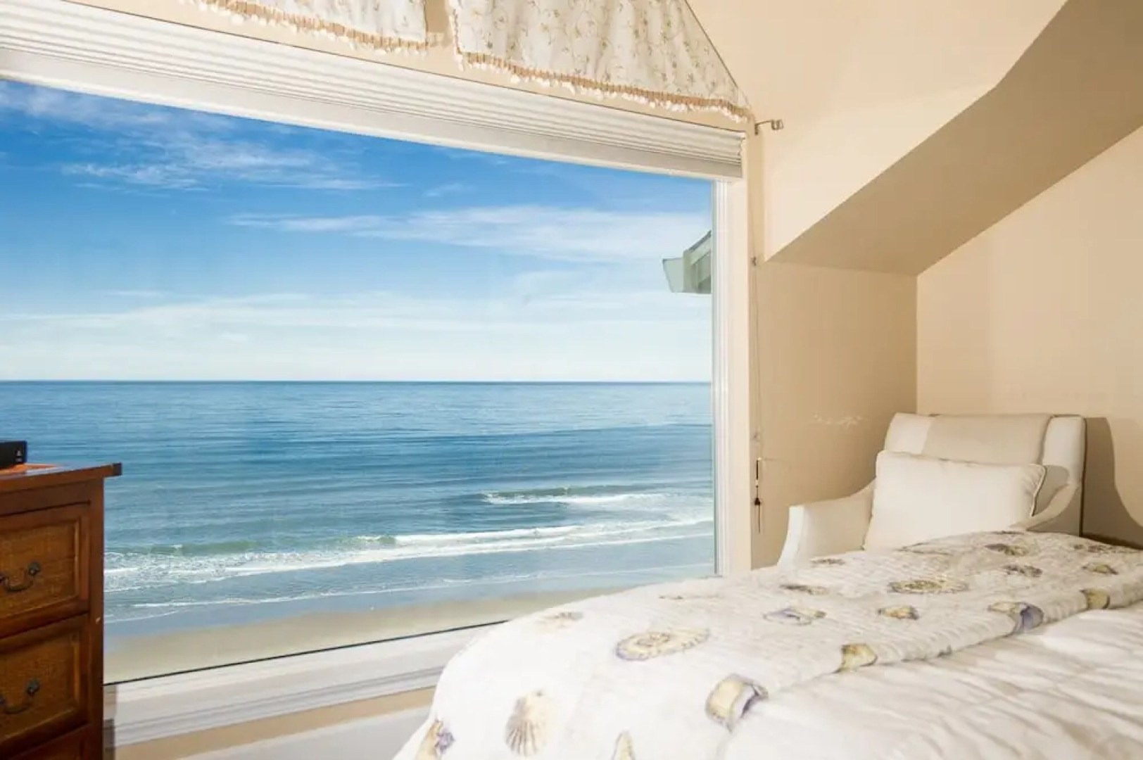 Sea Cliff 3 Br cottage by RedAwning