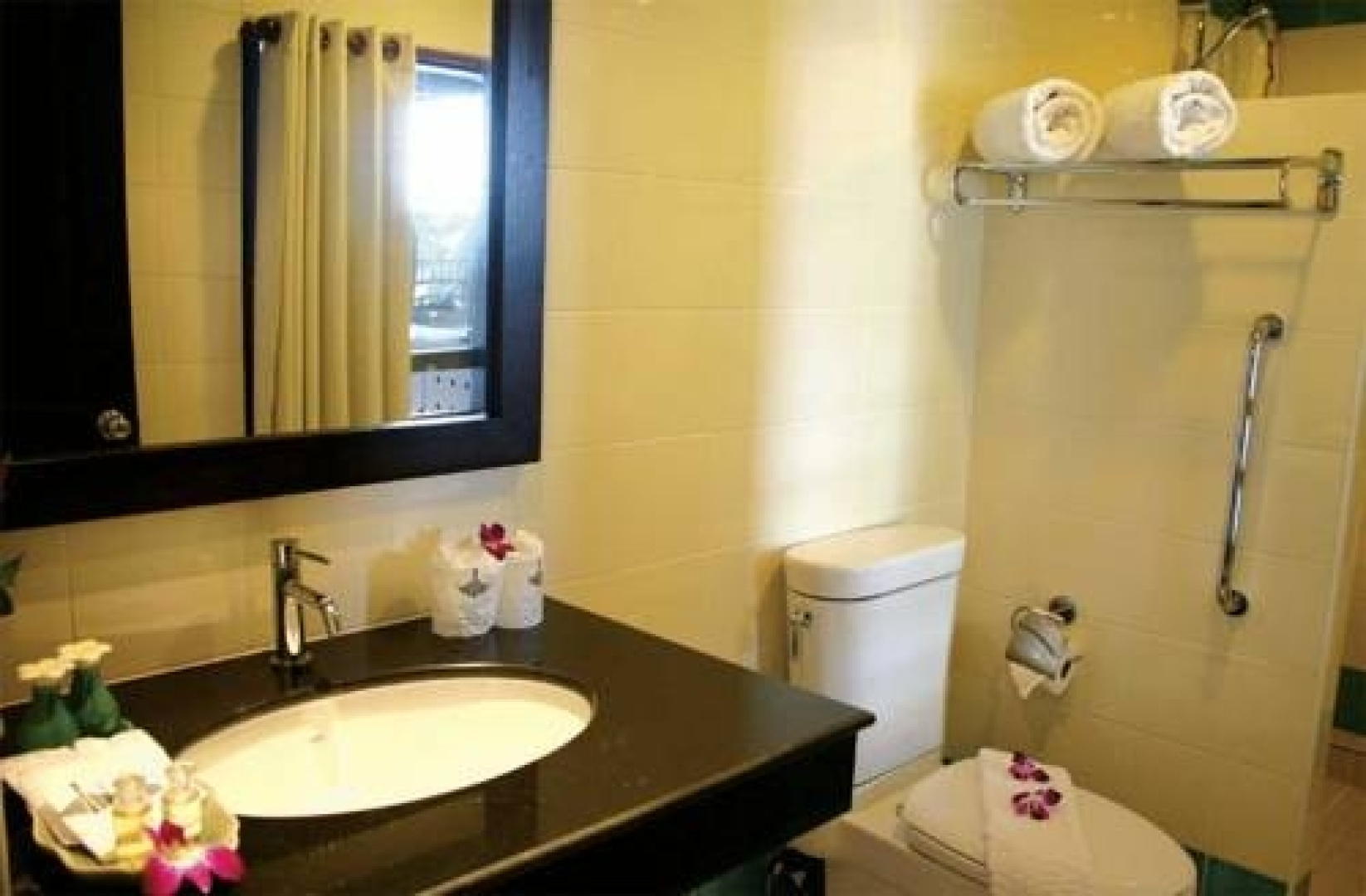 Lanta All Seasons Beach Resort