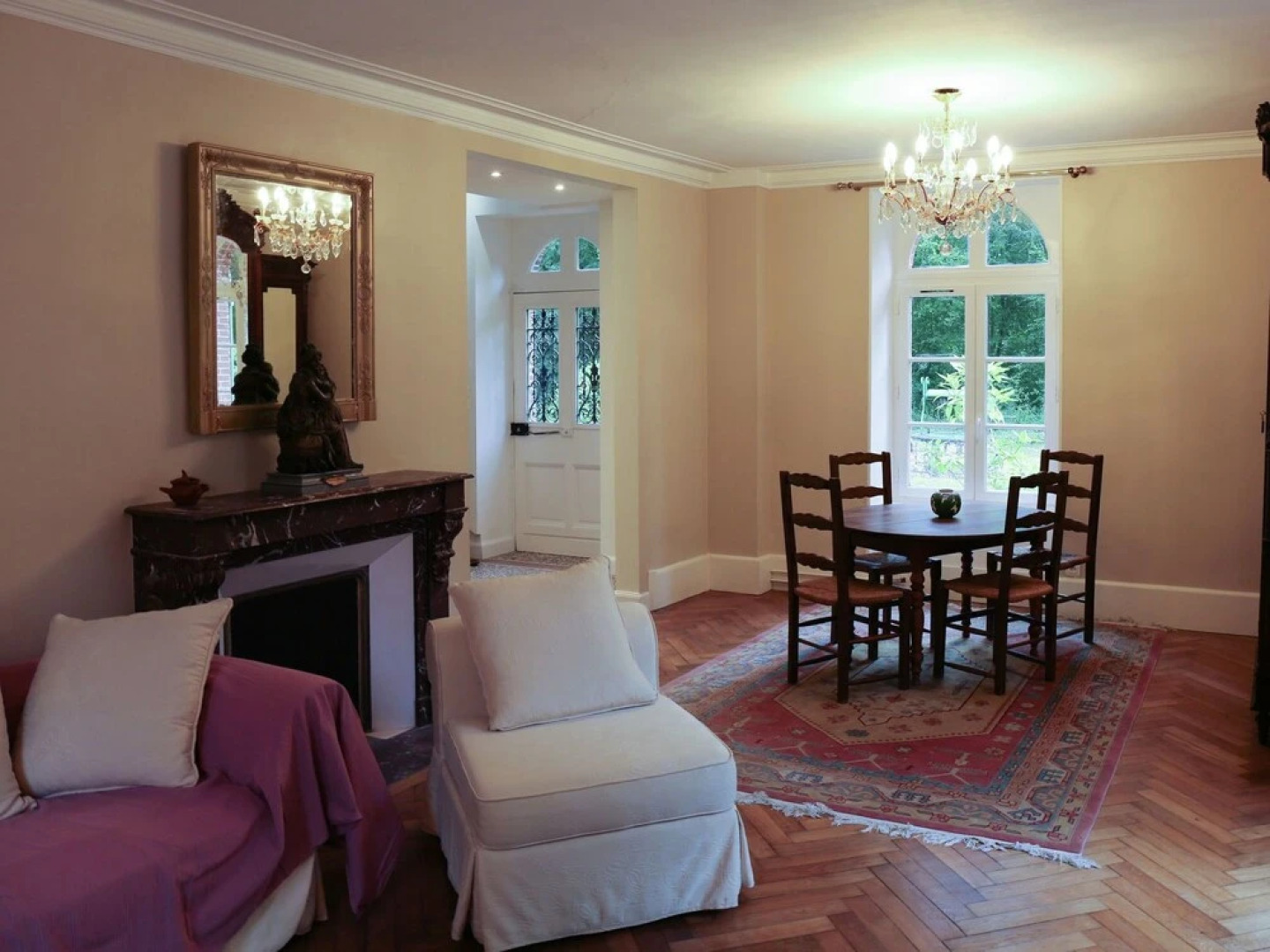 Cozy Holiday Home with Garden in Cernoy-en-Berry France