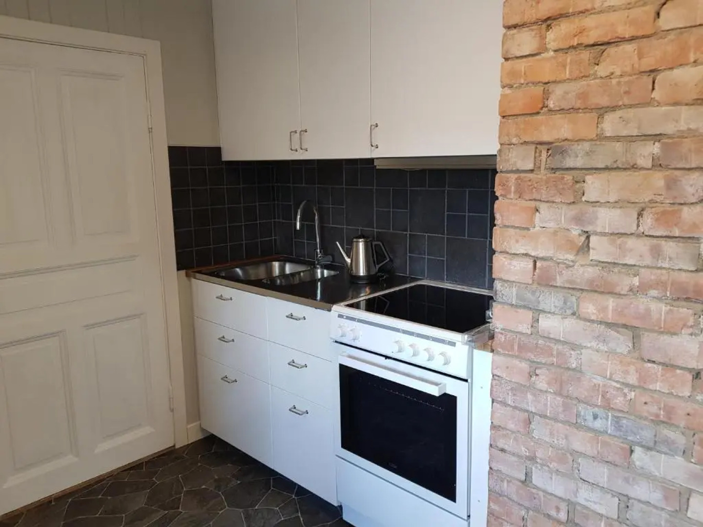 Snickaren Vandrarhem i Grästorp - Egen Lägenhet