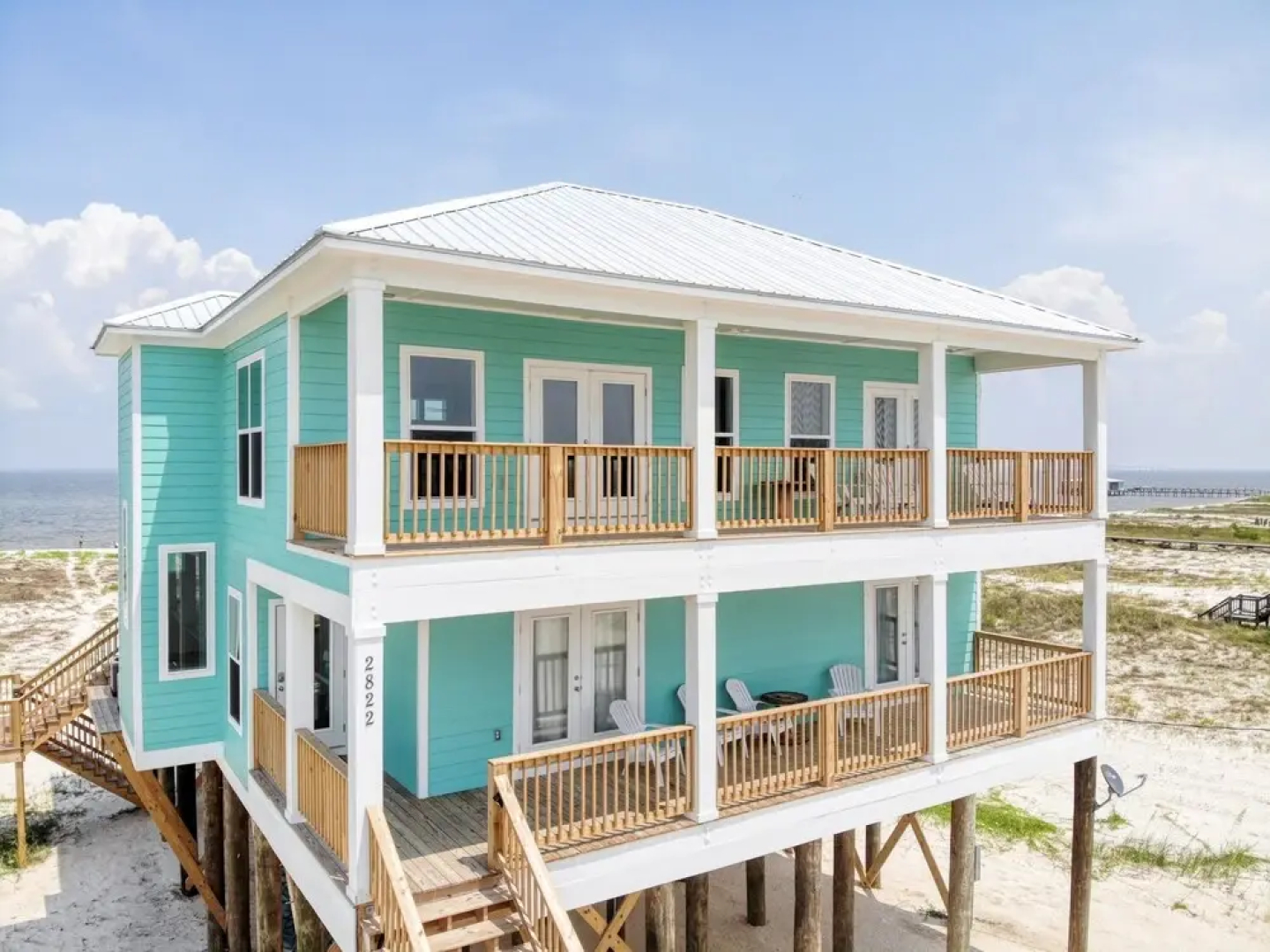 Salty Seahorse - Waterfront! Pet Friendly! Game Room, Pool Table, Beautiful Views - Room For The Whole Family 4 Bedroom Home by RedAwning