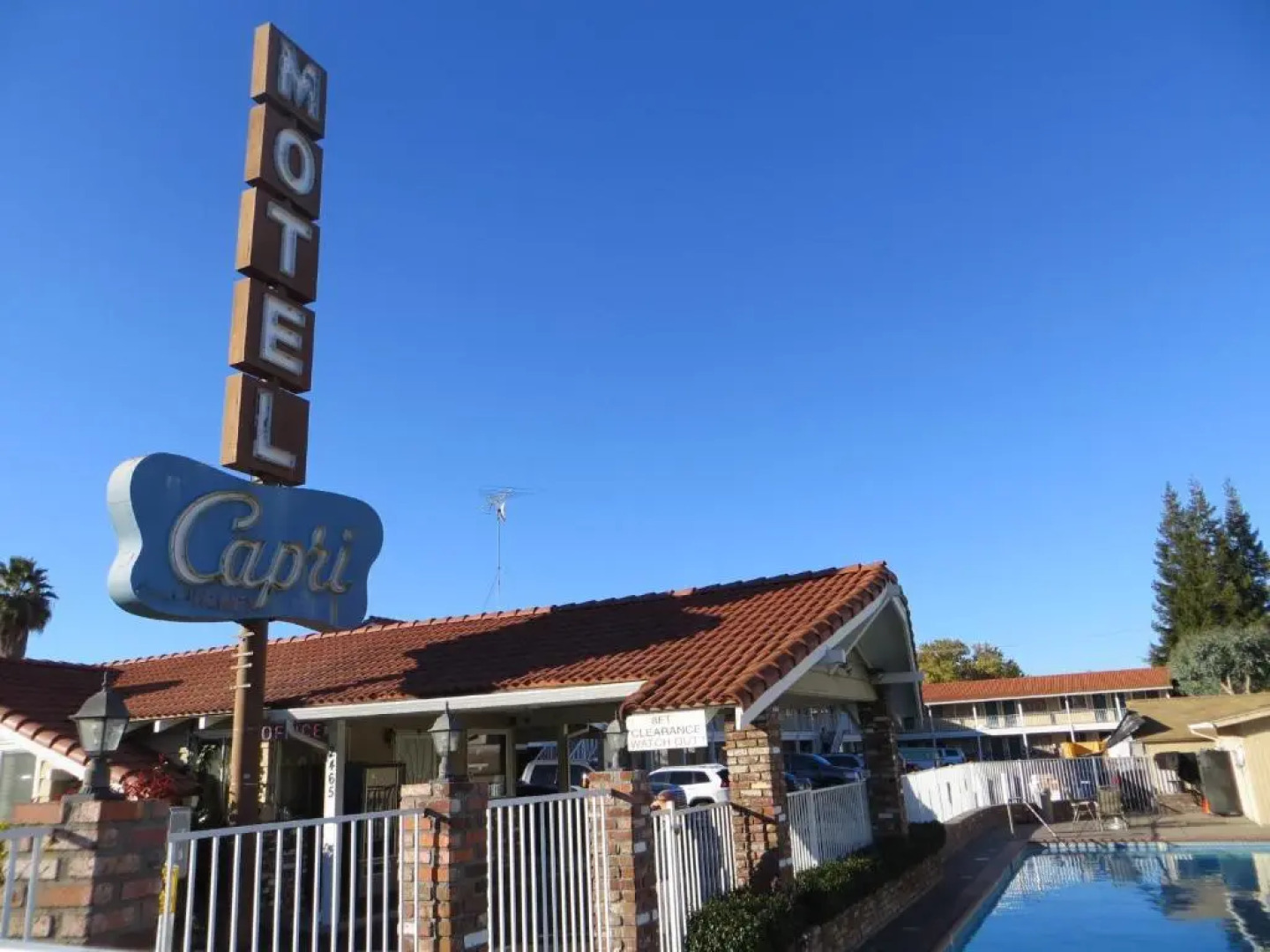 Capri Motel