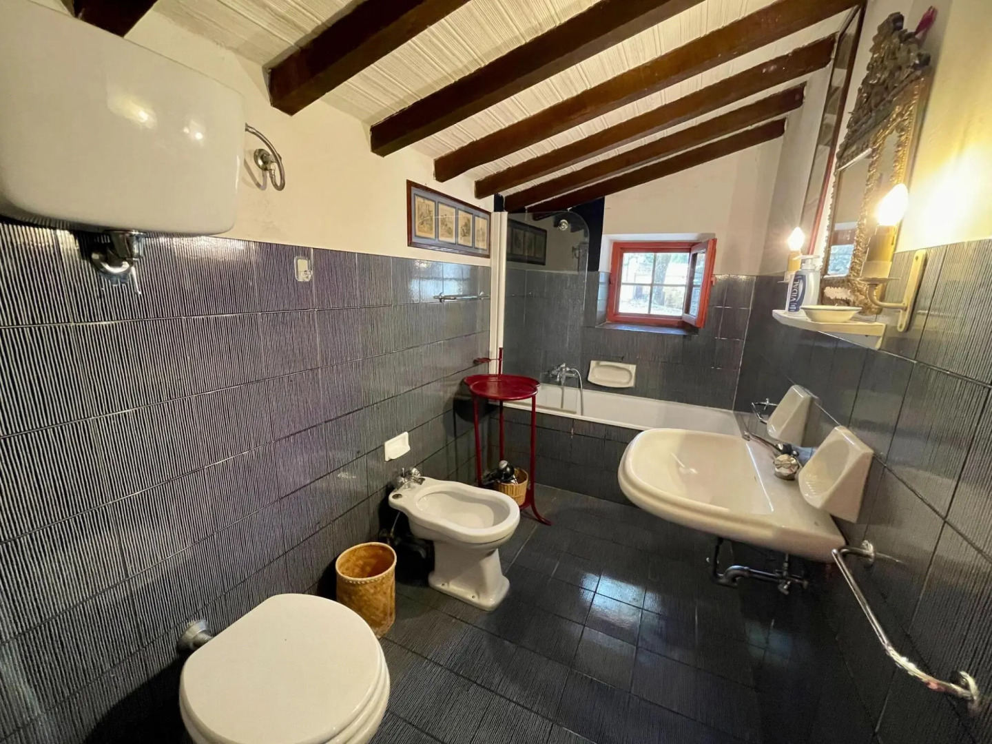 Detached Cottage With Swimming Pool