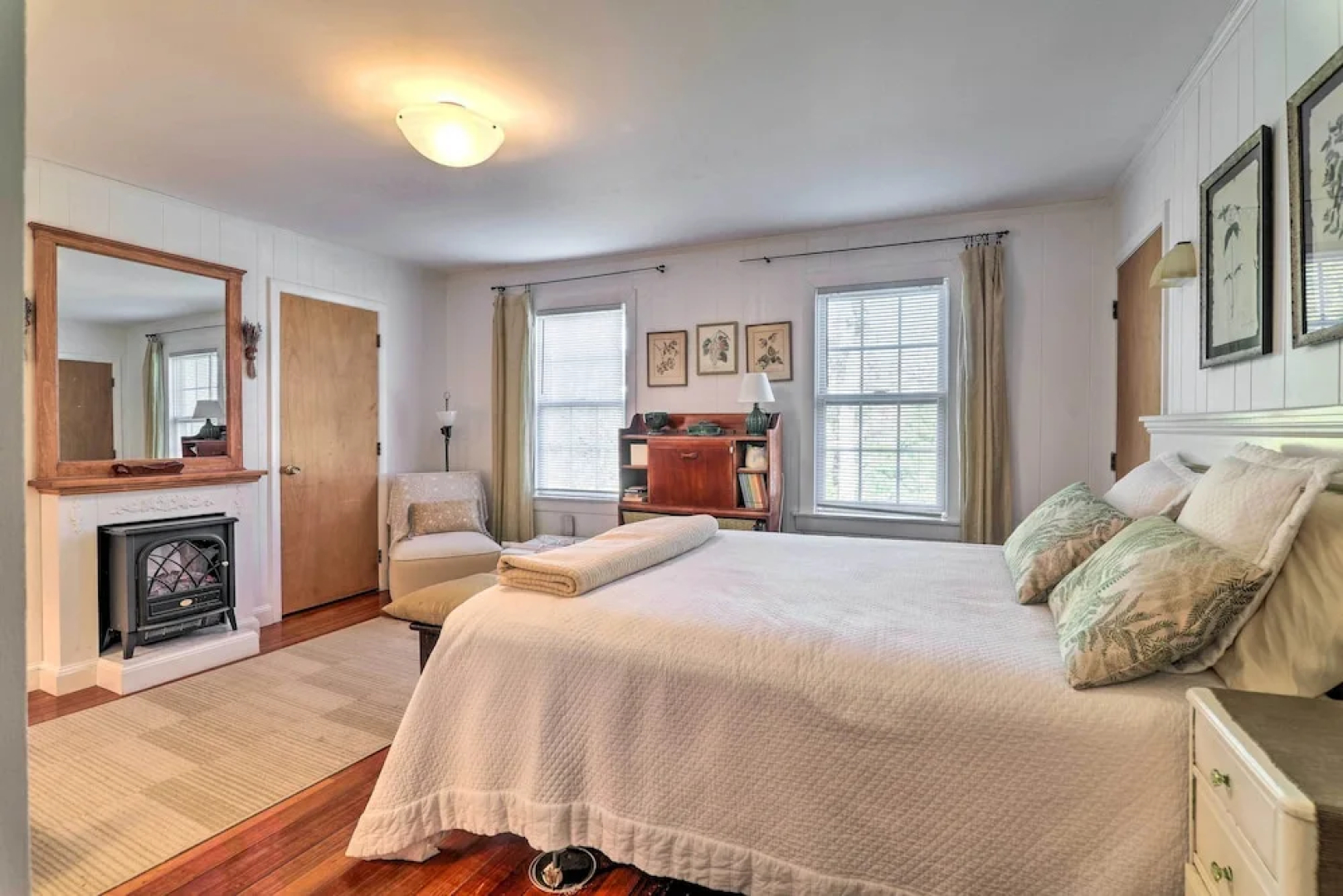 Charming East Falmouth Home w/ Hot Tub!