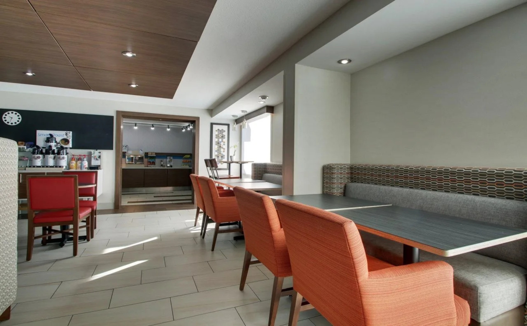 Holiday Inn Express & Suites Wapakoneta by IHG