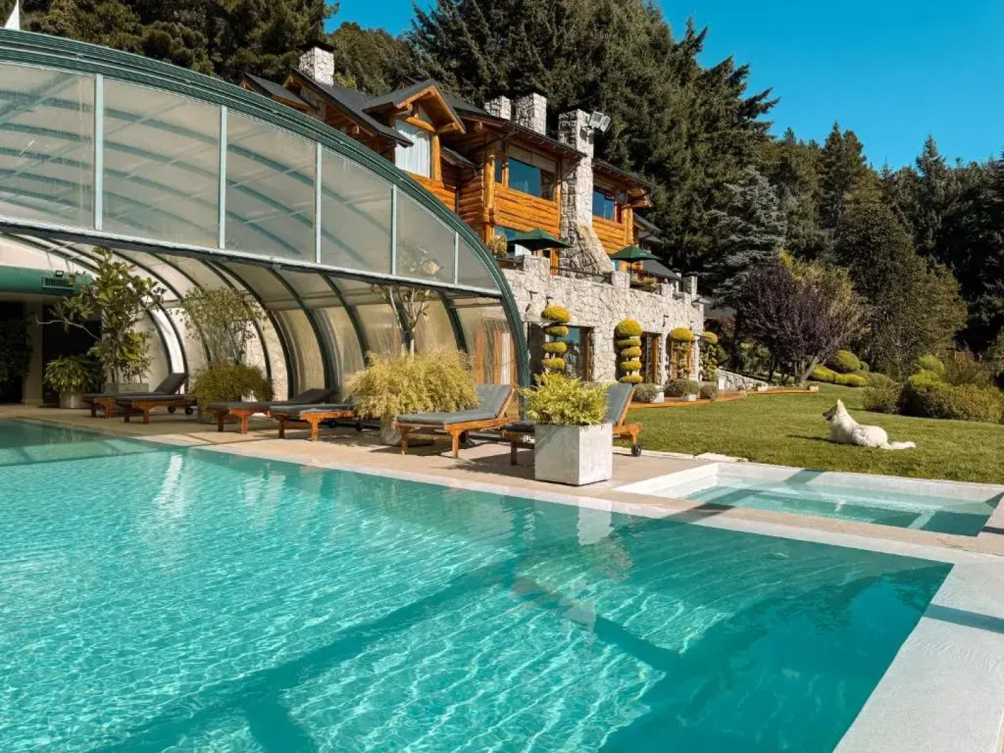 Puerto Pireo Apart Hotel & Cabañas