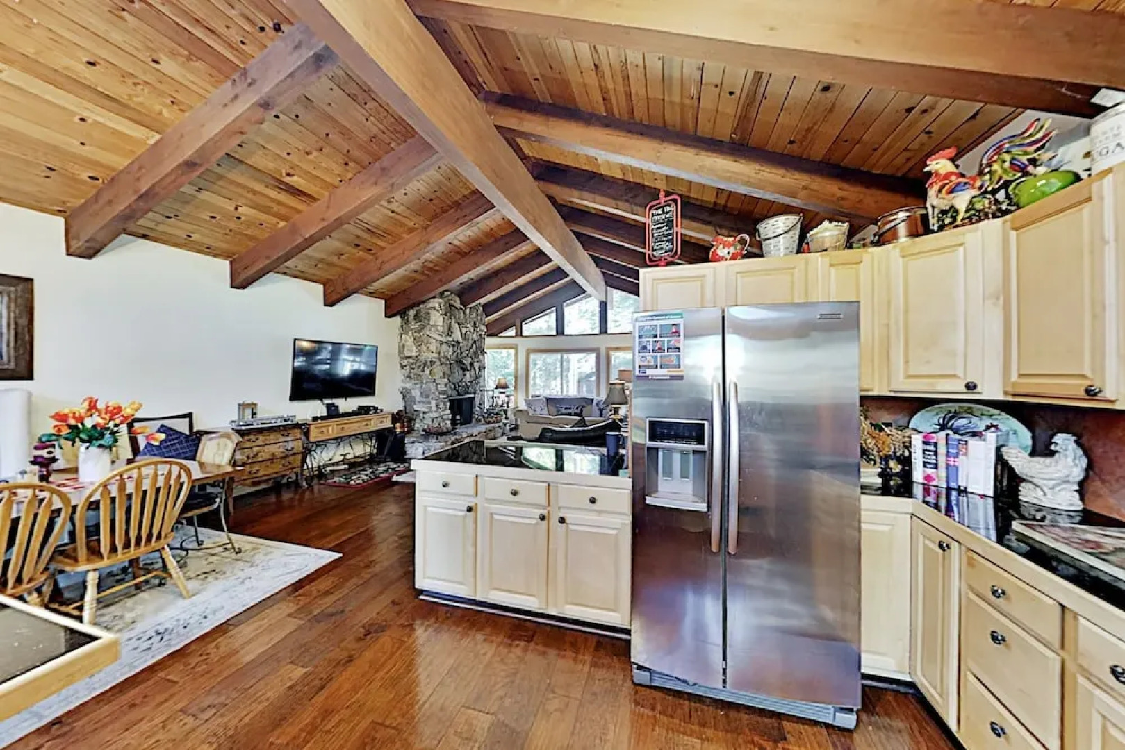 New Listing! Large Near Lake Tahoe & Beach 5 Bedroom Home