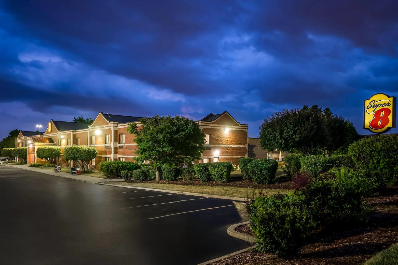 Super 8 by Wyndham Elgin