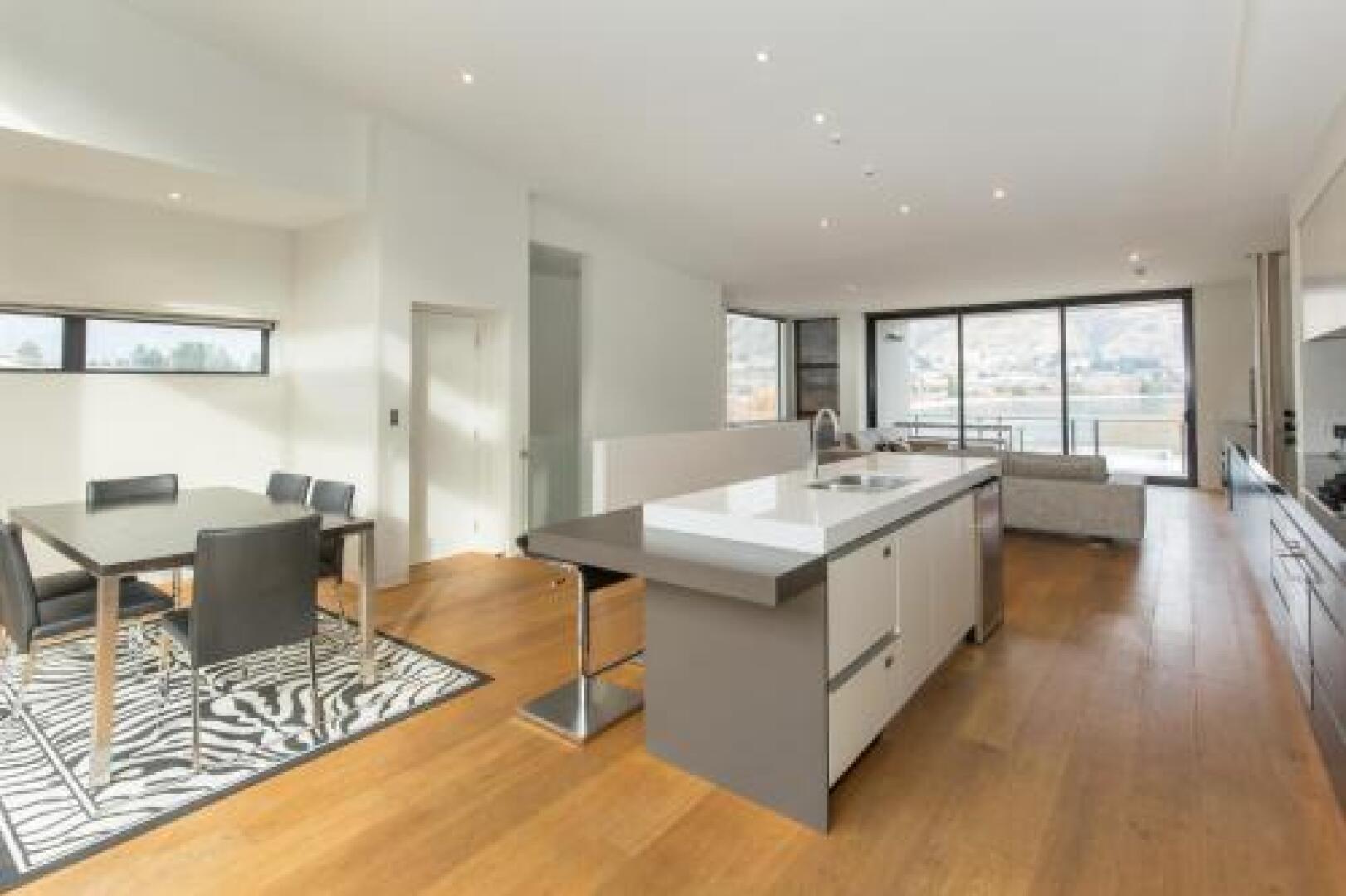 Lakeshore Springs Apartments