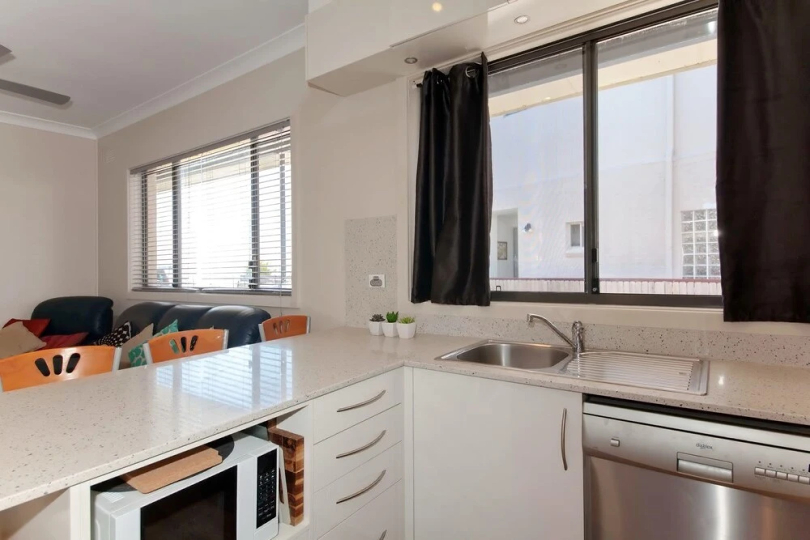 Sandy Point Road 3/38, Yacaaba