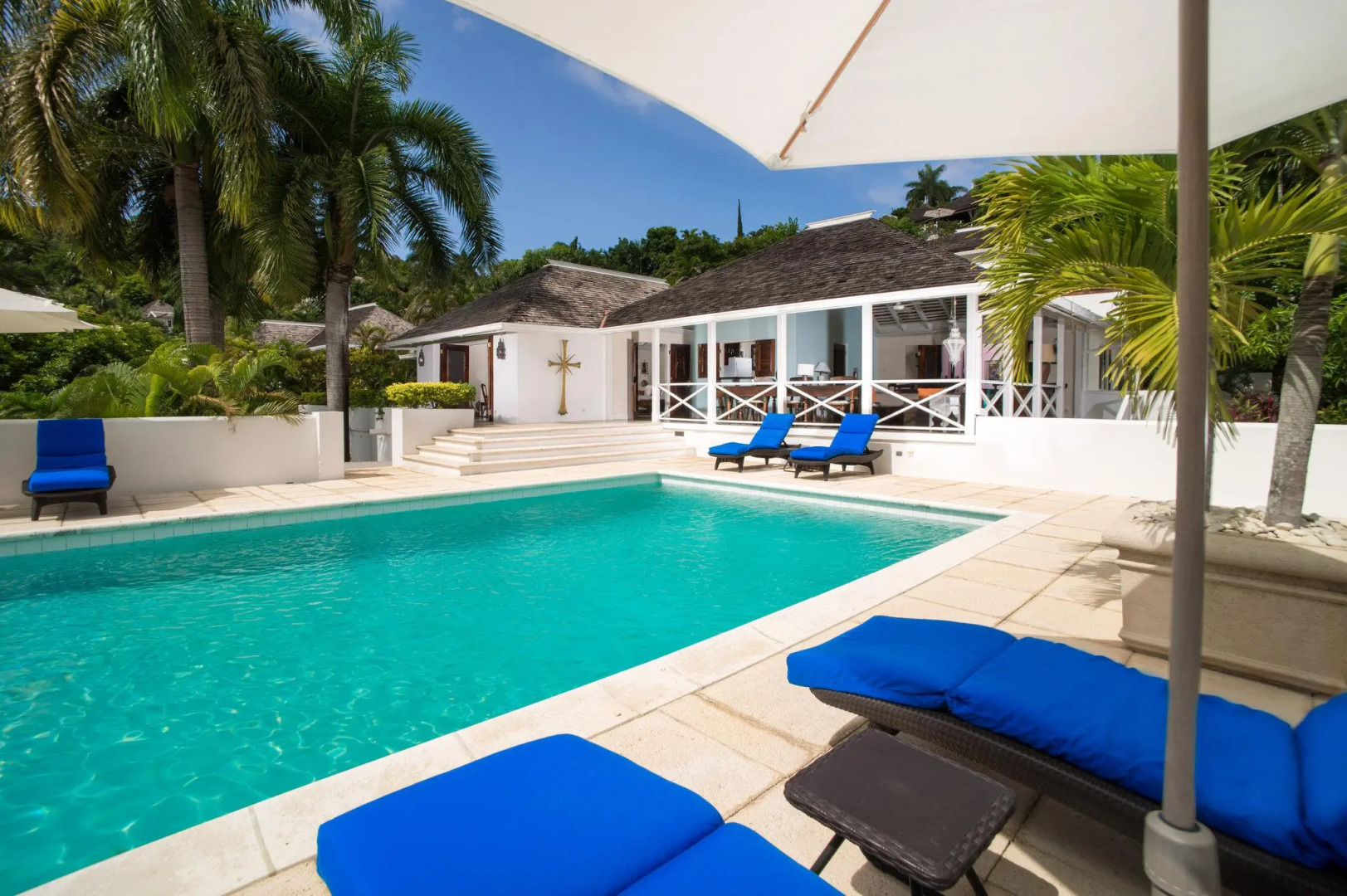 Round Hill Hotel And Villas