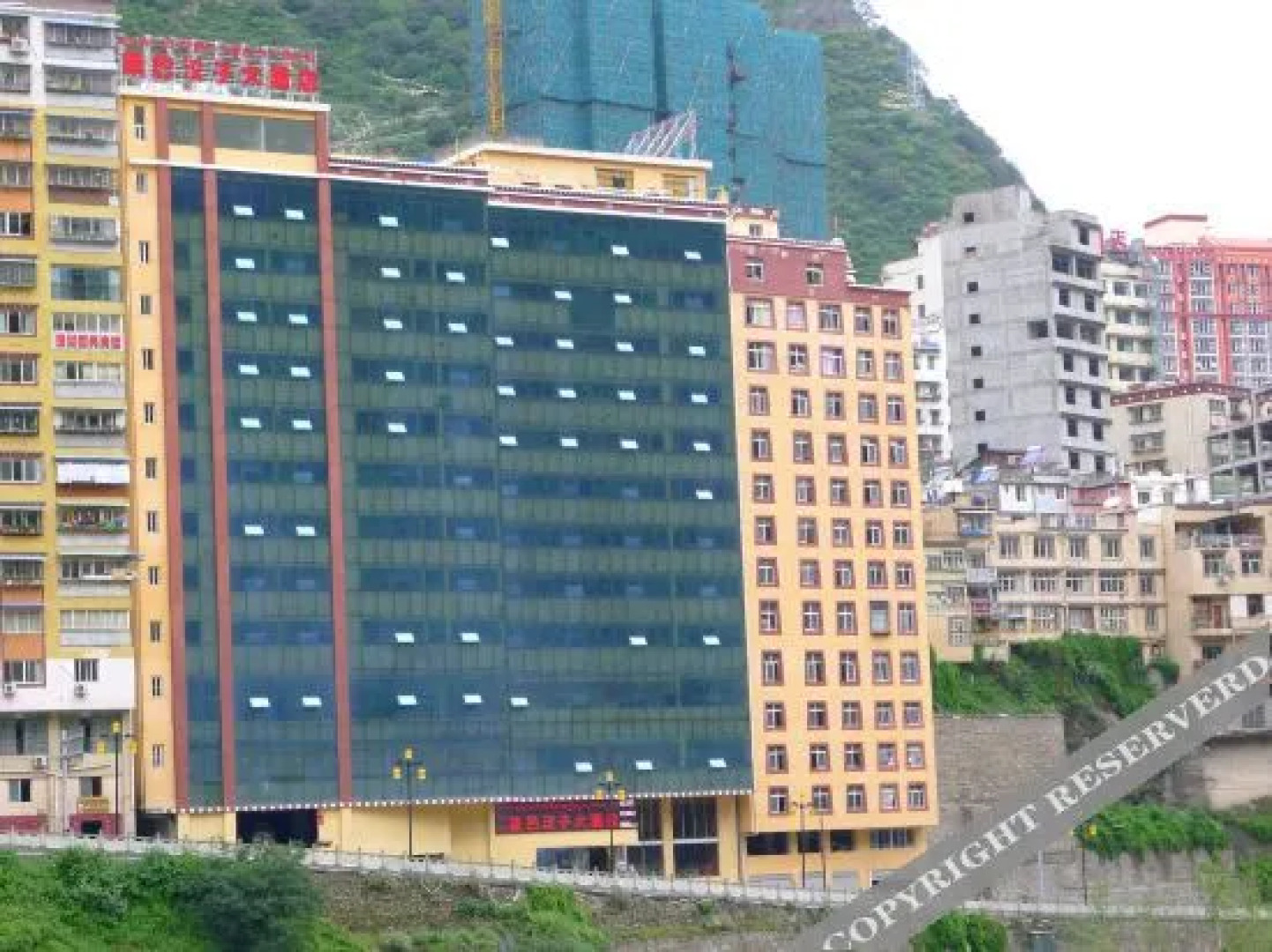Yajiang Kangba Hanzi Hotel