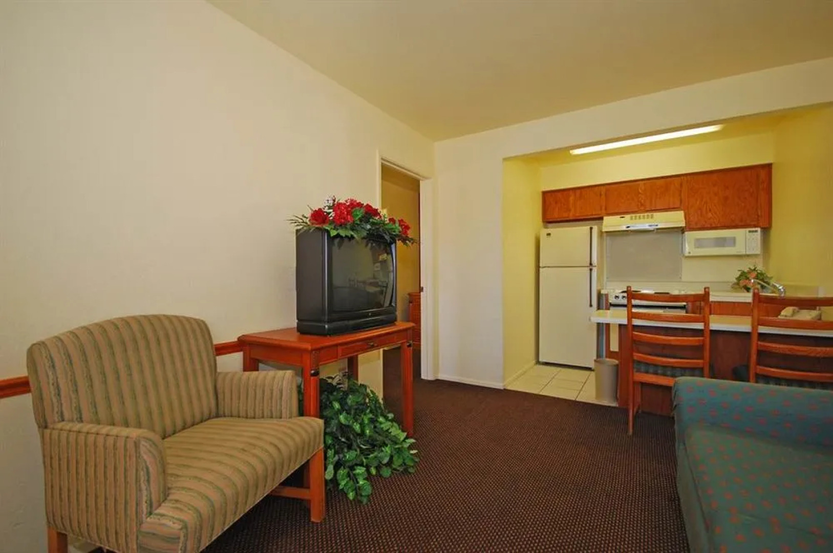 American Inn and Suites