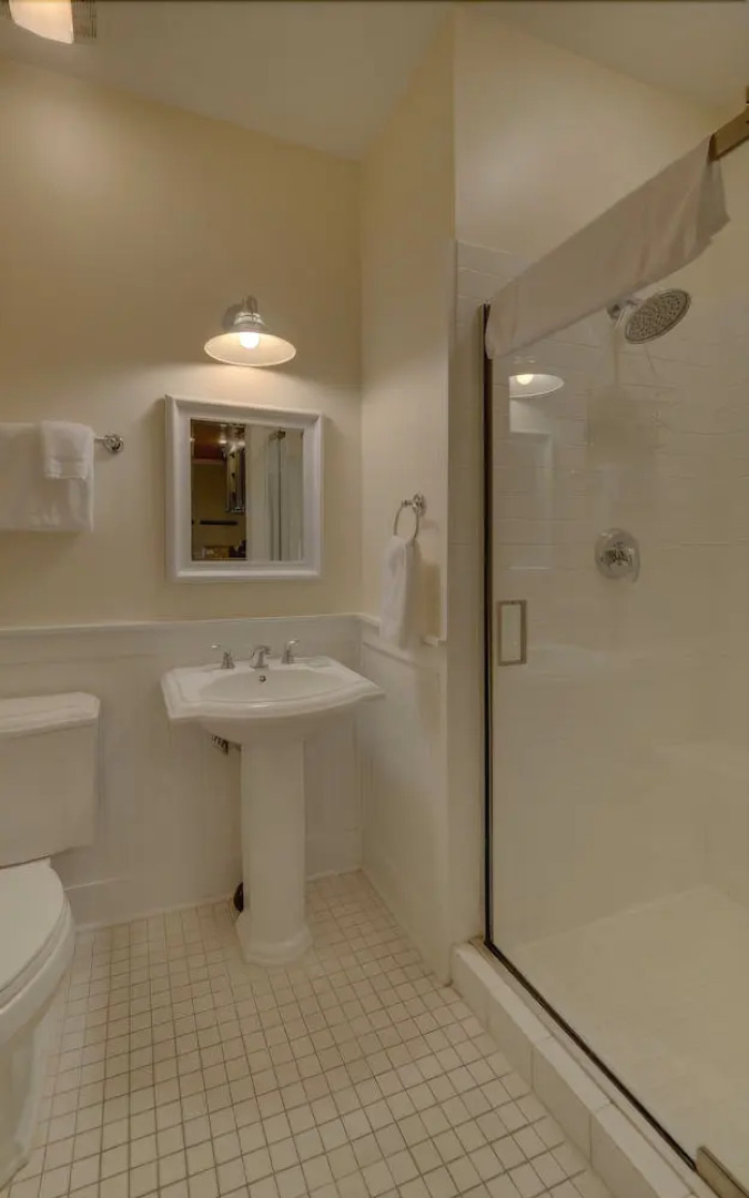 MCBTS18 Wisteria - Three Bedroom Cottage