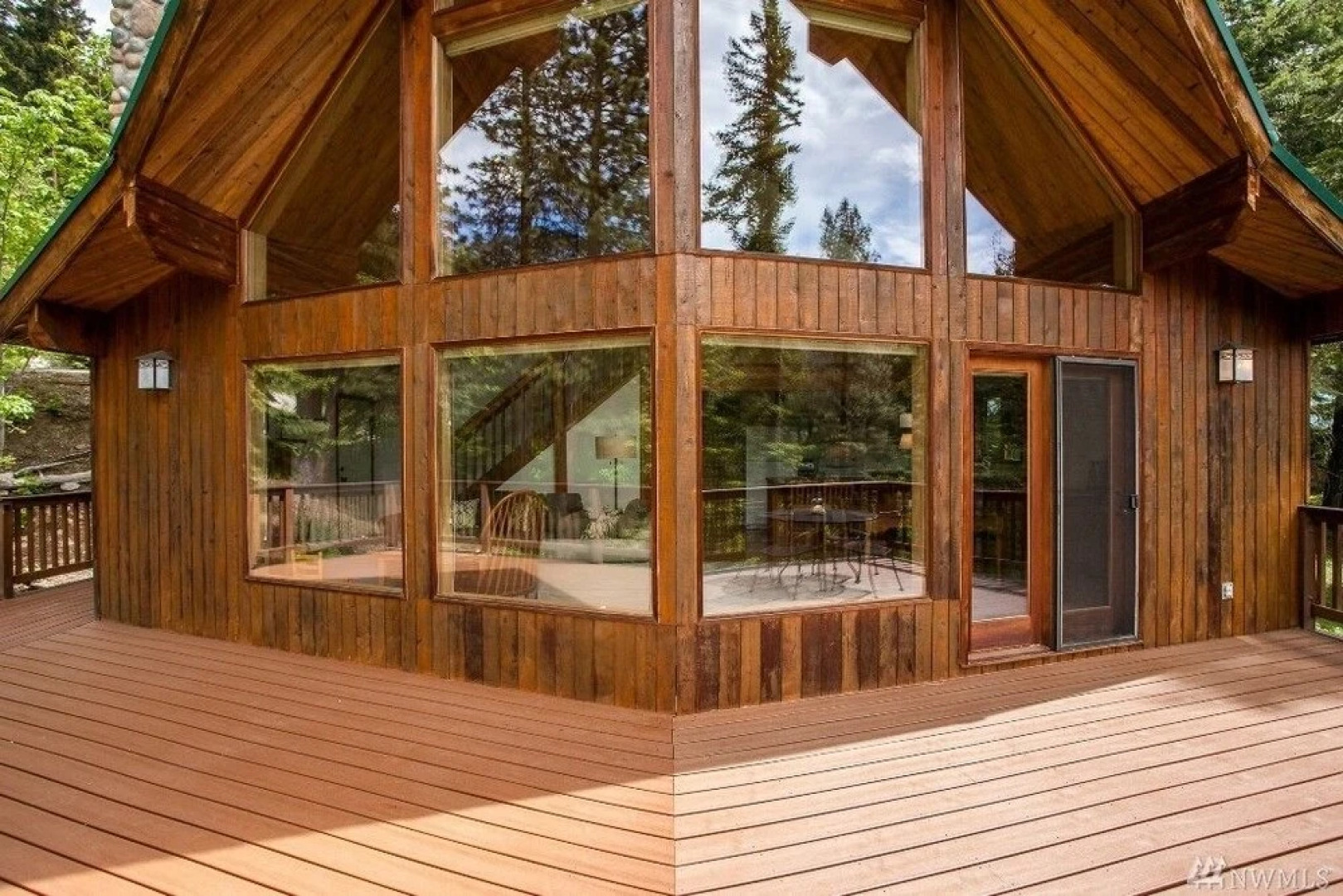 Timber View Lodge - Three Bedroom Home with Hot Tub