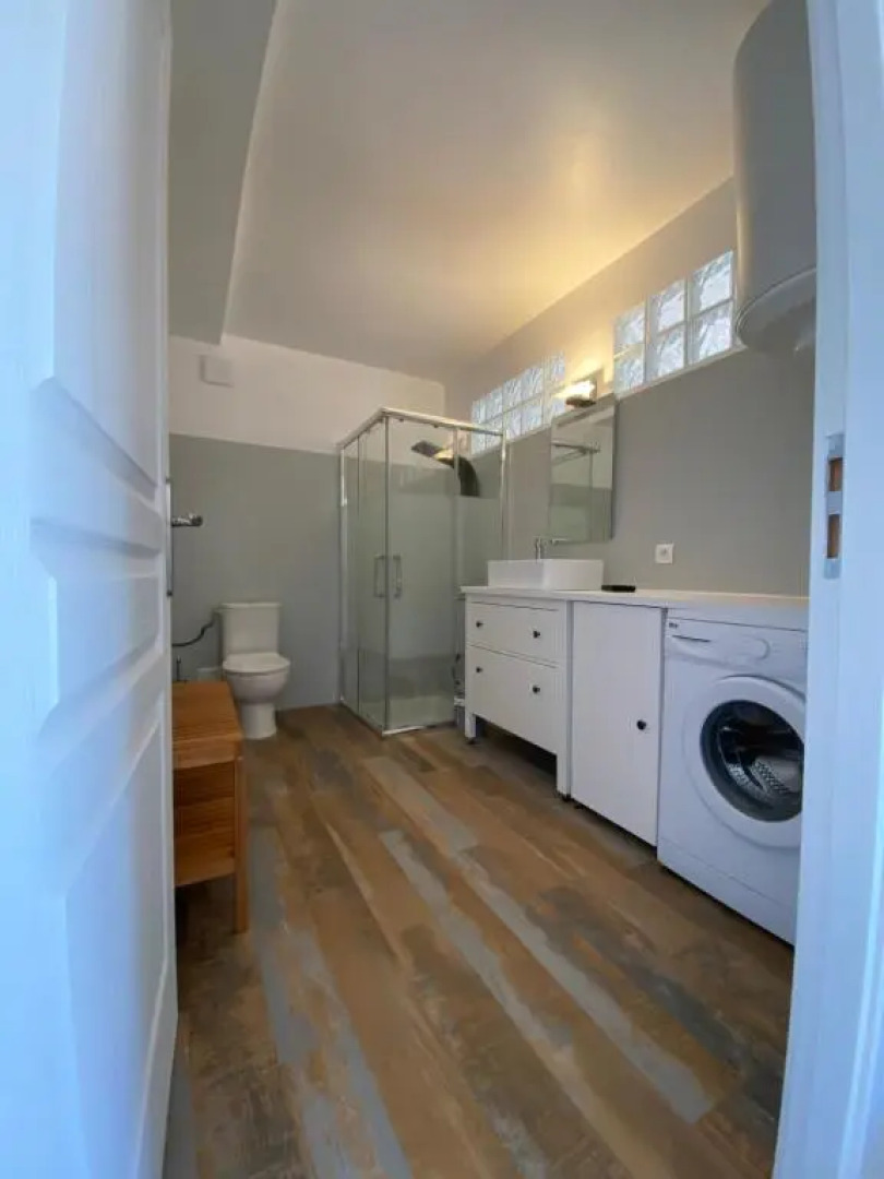 T2 en rez de villa avec jardin à 800m de la plage, à la semaine