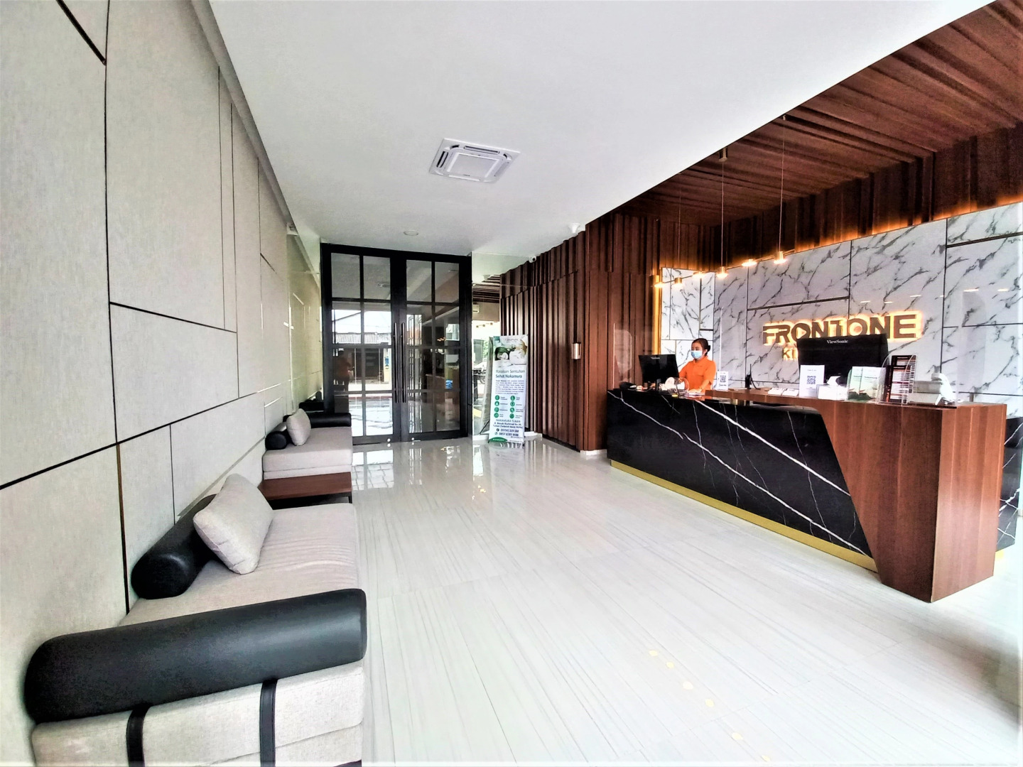 Front One King Hotel Tuban