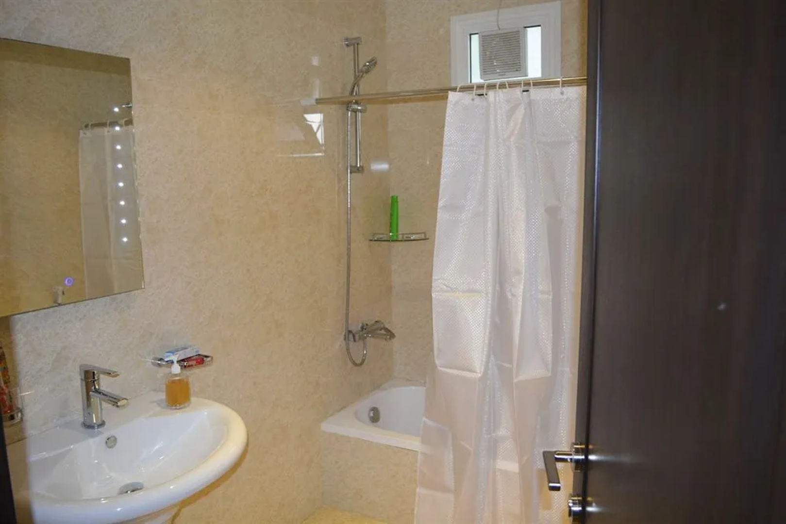 Leaders Plaza Apartments