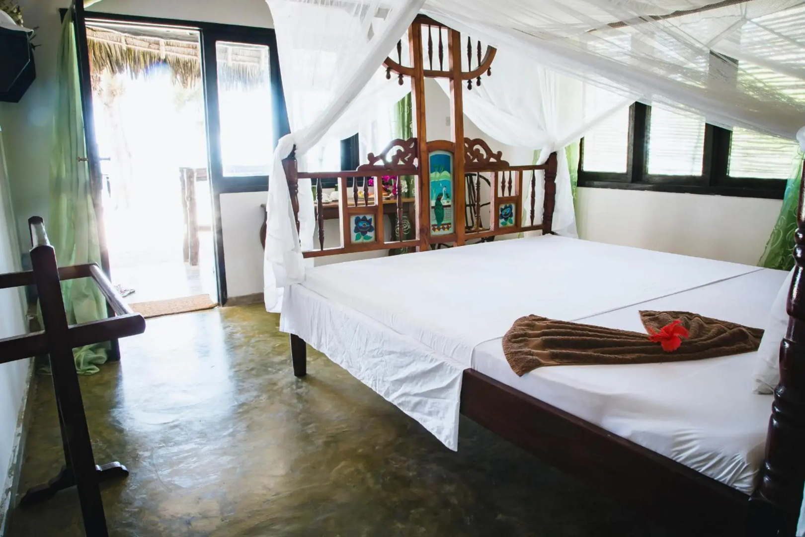 Moonshine Uroa Boutique Hotel