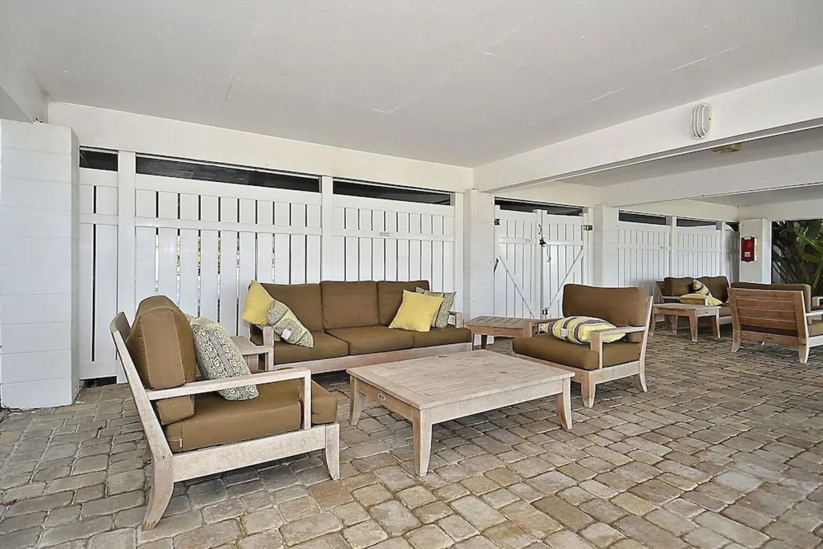 Sunset Villas 3 Million $ Views/2 Balconies/bbq/pool