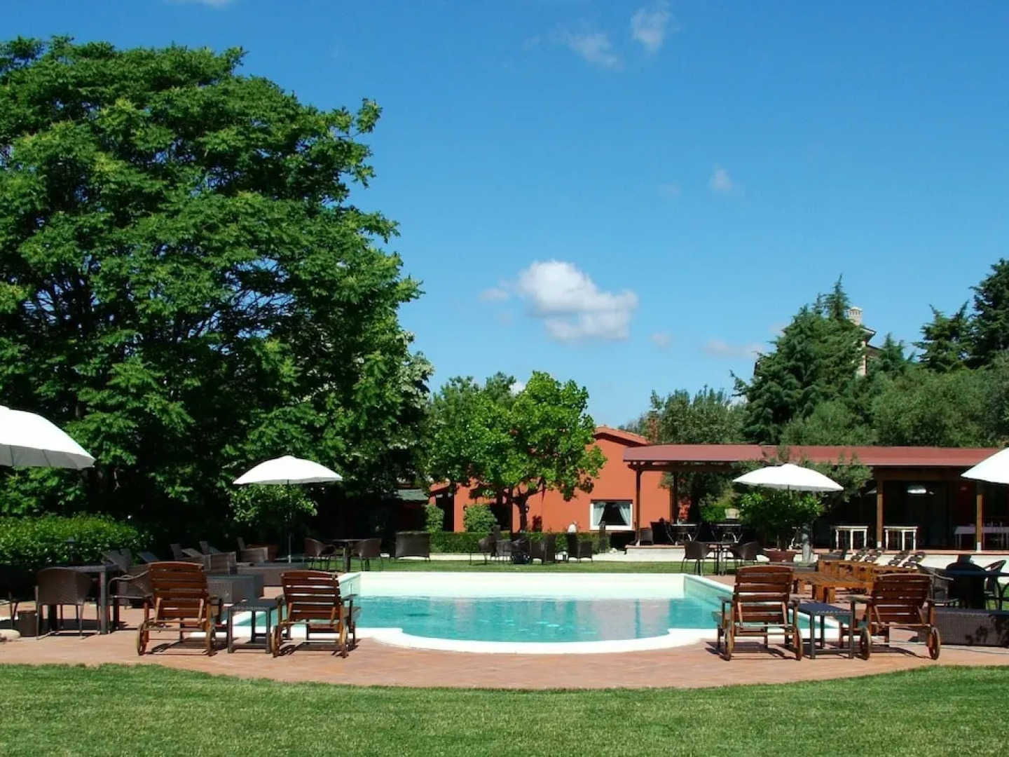 Apartment With Pool, Between sea and Mountains, Restaurant, Wifi