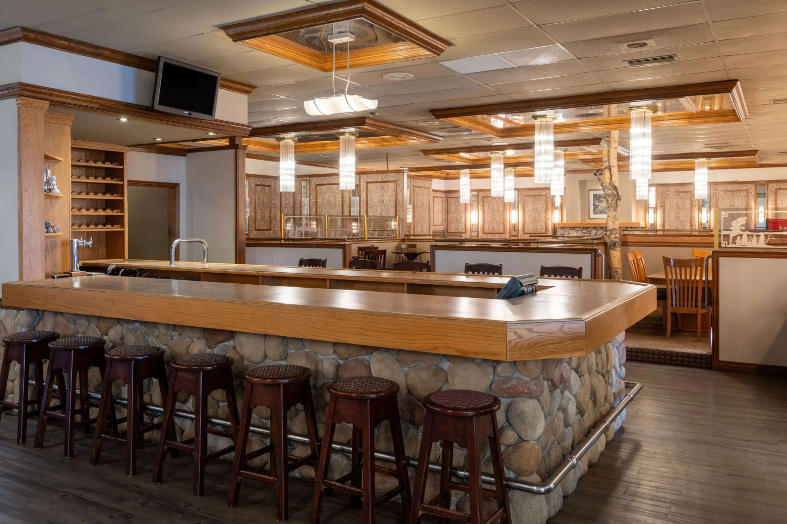 Ramada by Wyndham Thunder Bay Airlane Hotel