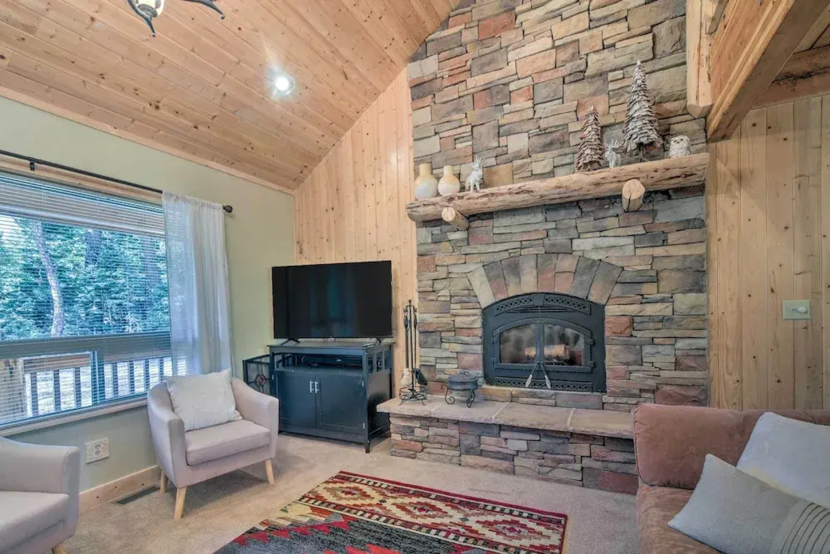 Duck Creek Village Cabin: Hike, Ski, & Bike!