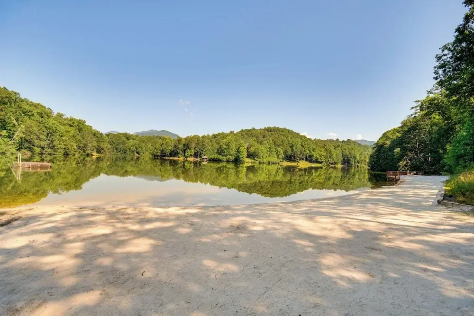 Sandy Beach, Fun Games & Barn: Lake Lure Gem!