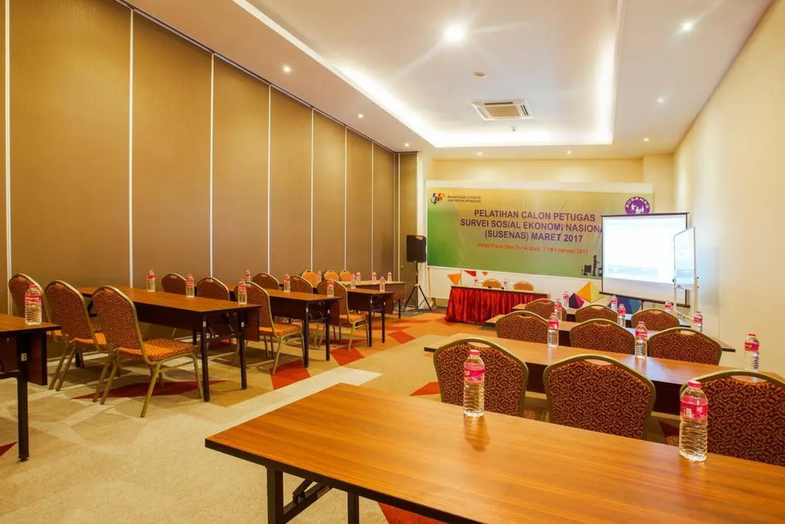 Front One Hotel Purwodadi