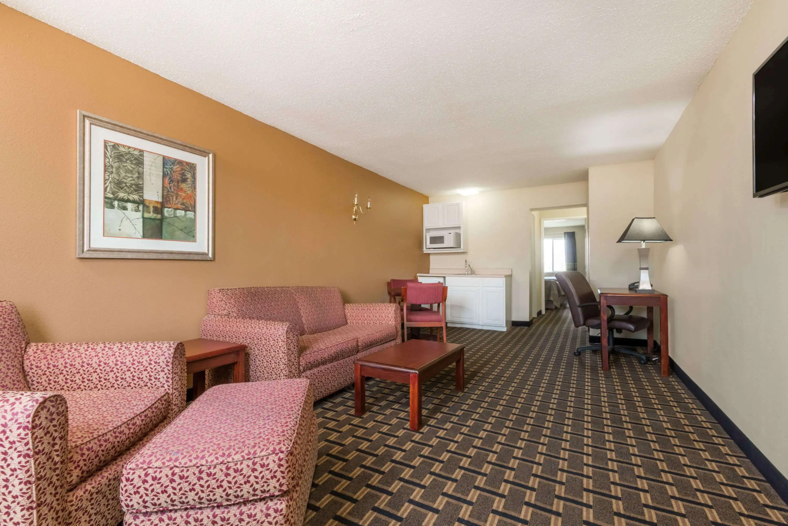 Super 8 by Wyndham Indianapolis/NE/Castleton Area