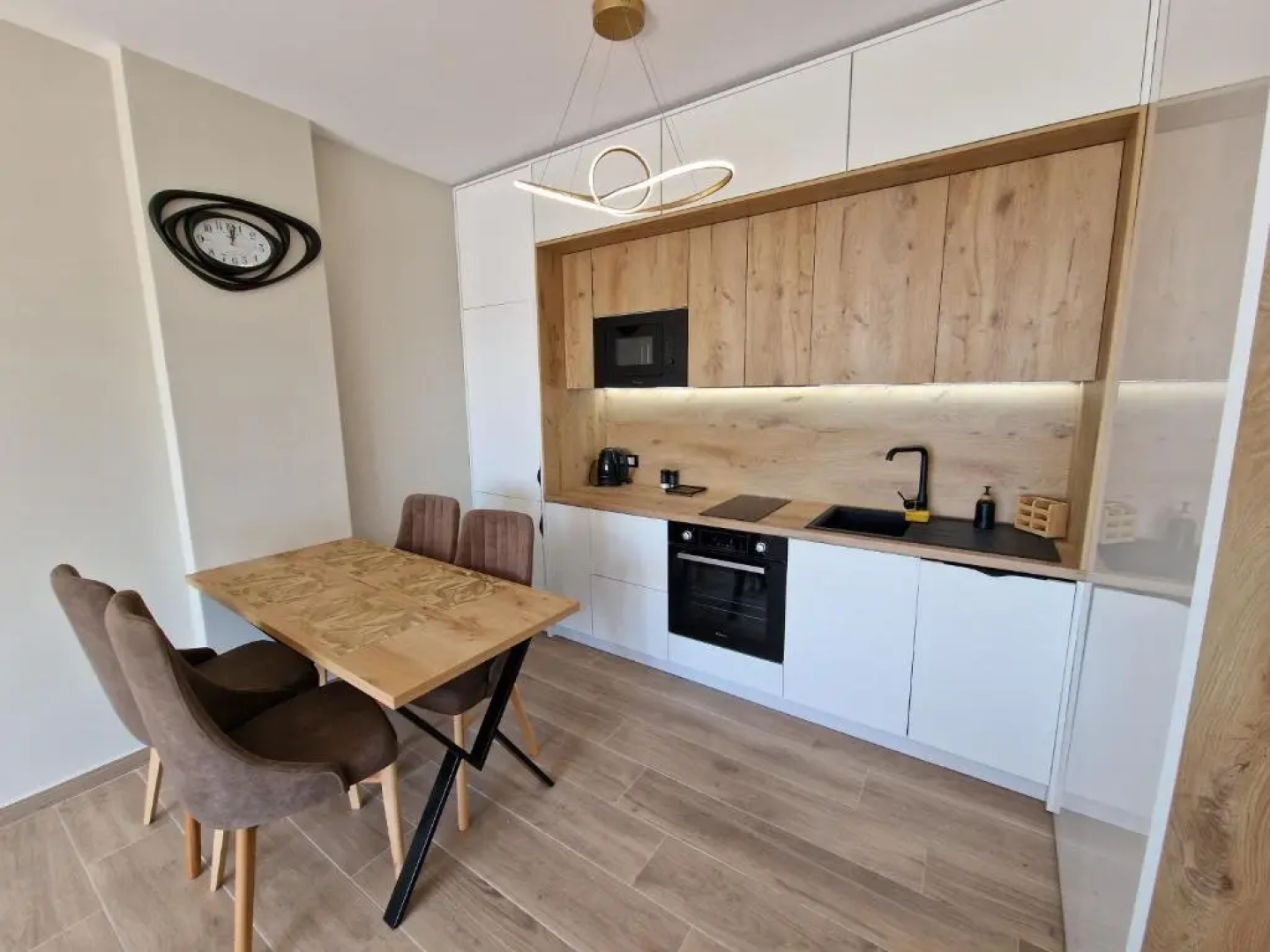 Anchor Apartments