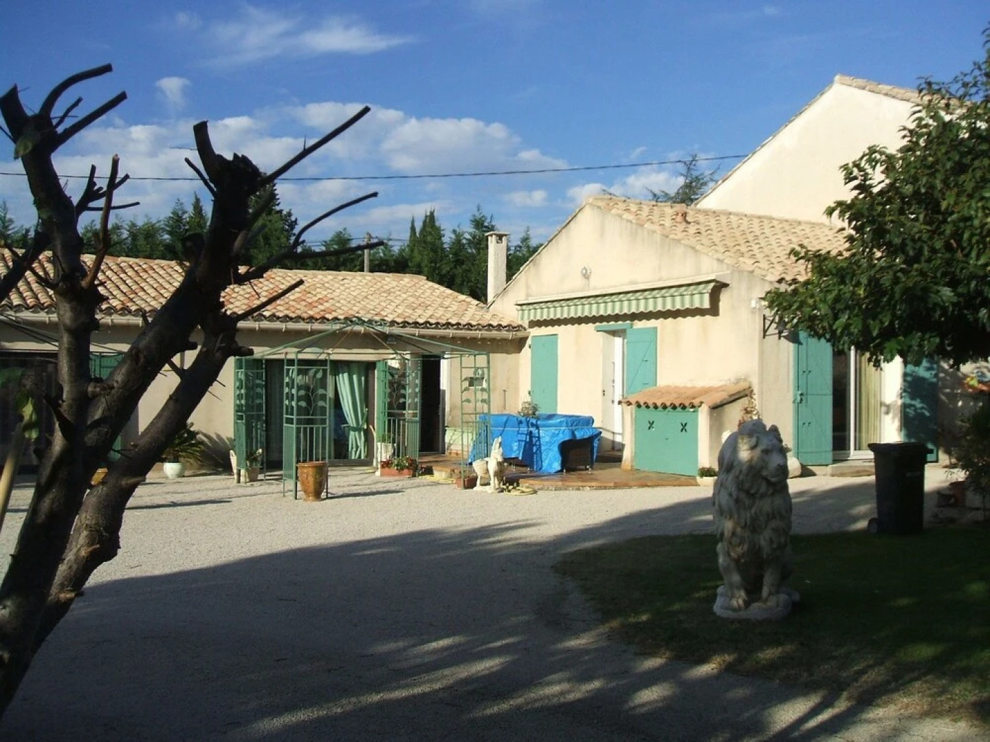 Stunning home in Chateaurenard w/ Outdoor swimming pool, WiFi and Outdoor swimming pool