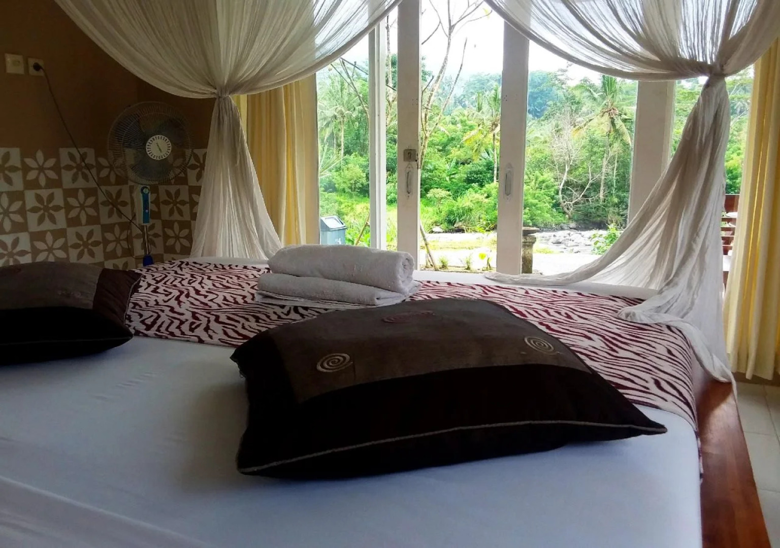Tepi Sungai Guesthouse & Restaurant