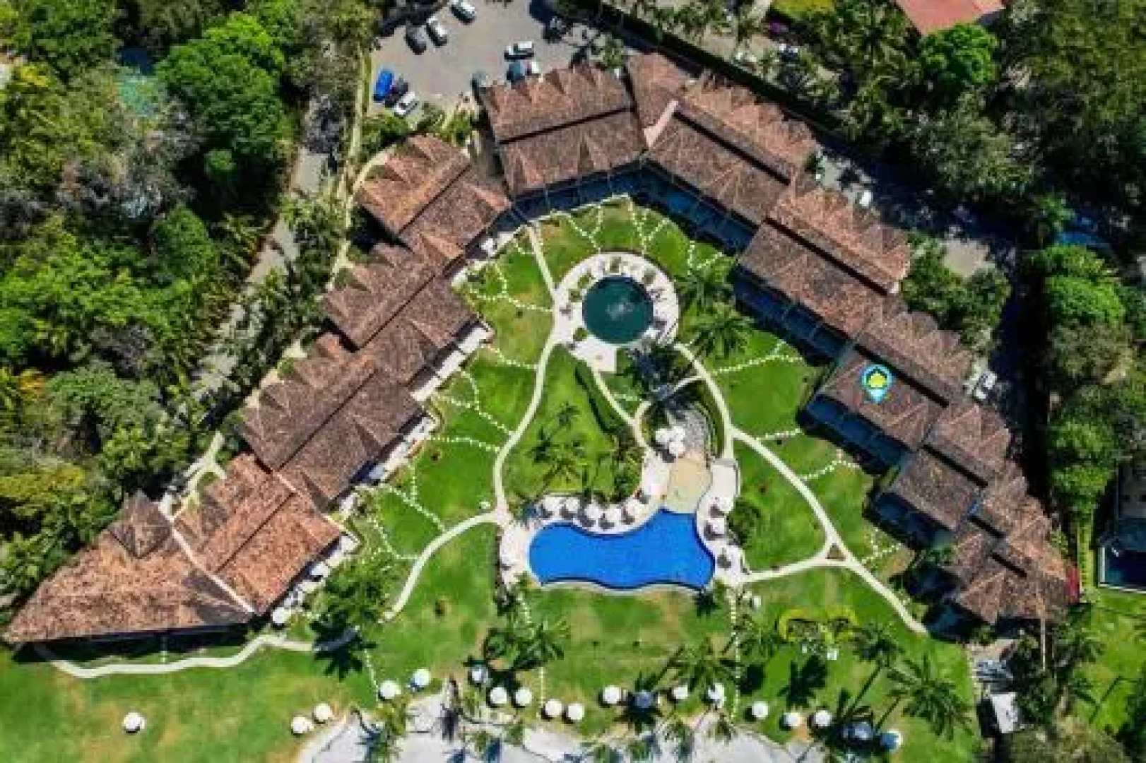 Beachfront Luxury condo with 2 swimming pool