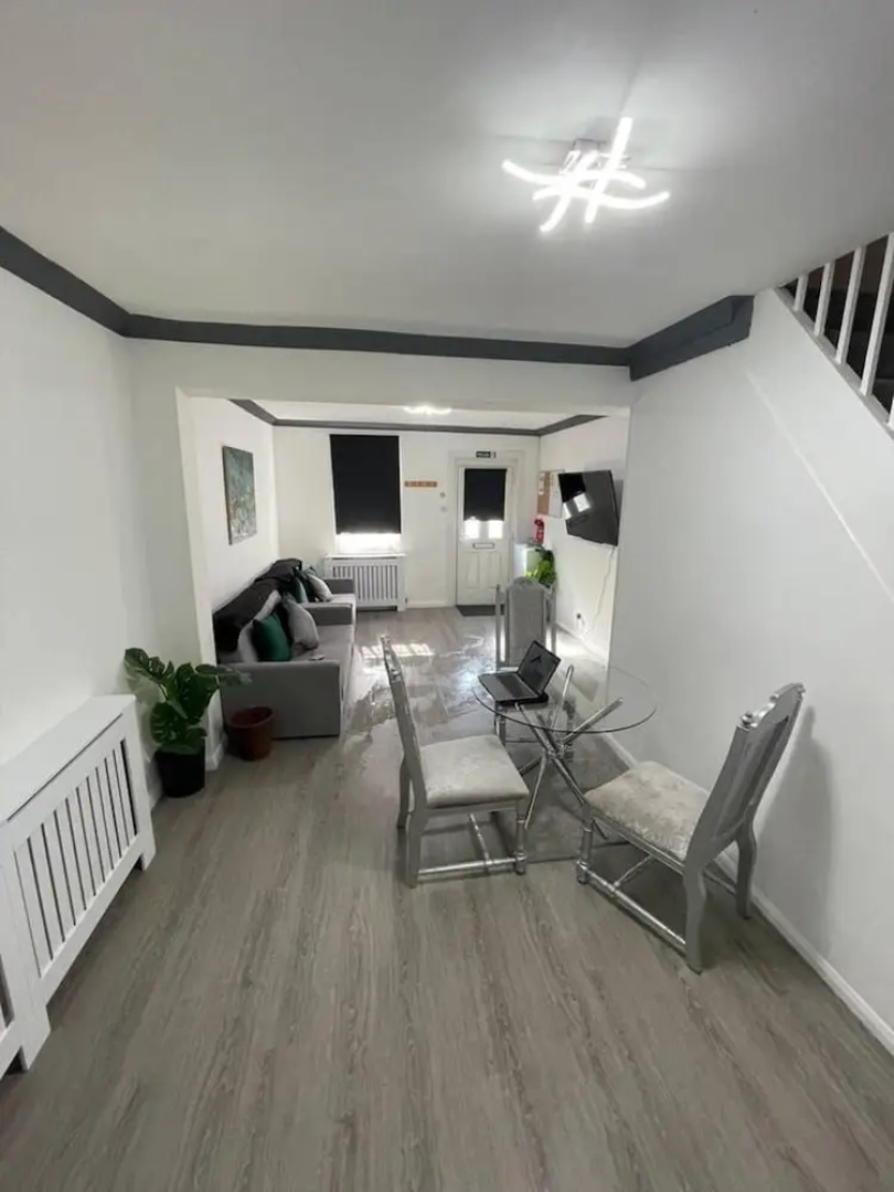 Luxury Spacious 2-bed House in Brentwood Essex