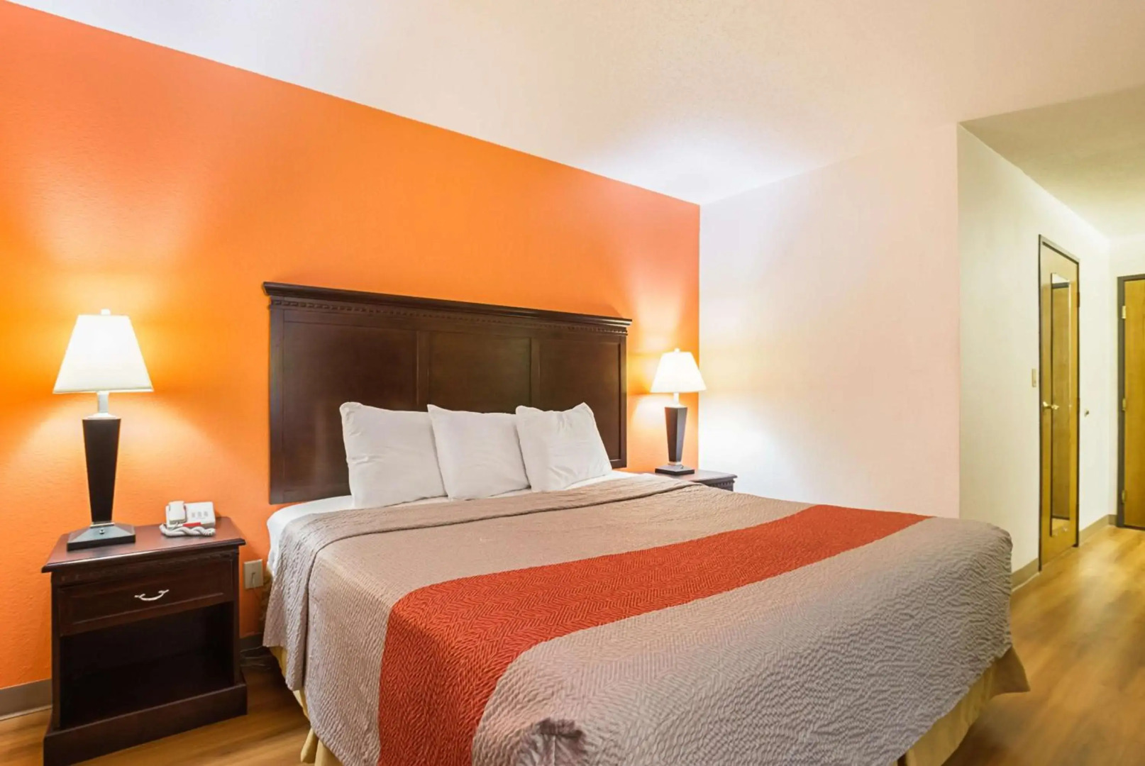 Motel 6 Waterloo, IA - Crossroads Mall - Cedar Falls